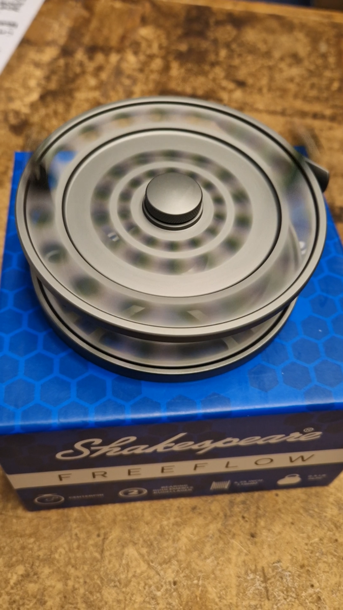 Shakespeare Freeflow Centrepin Reel – Old-School Fishing Without the Old-School Price
