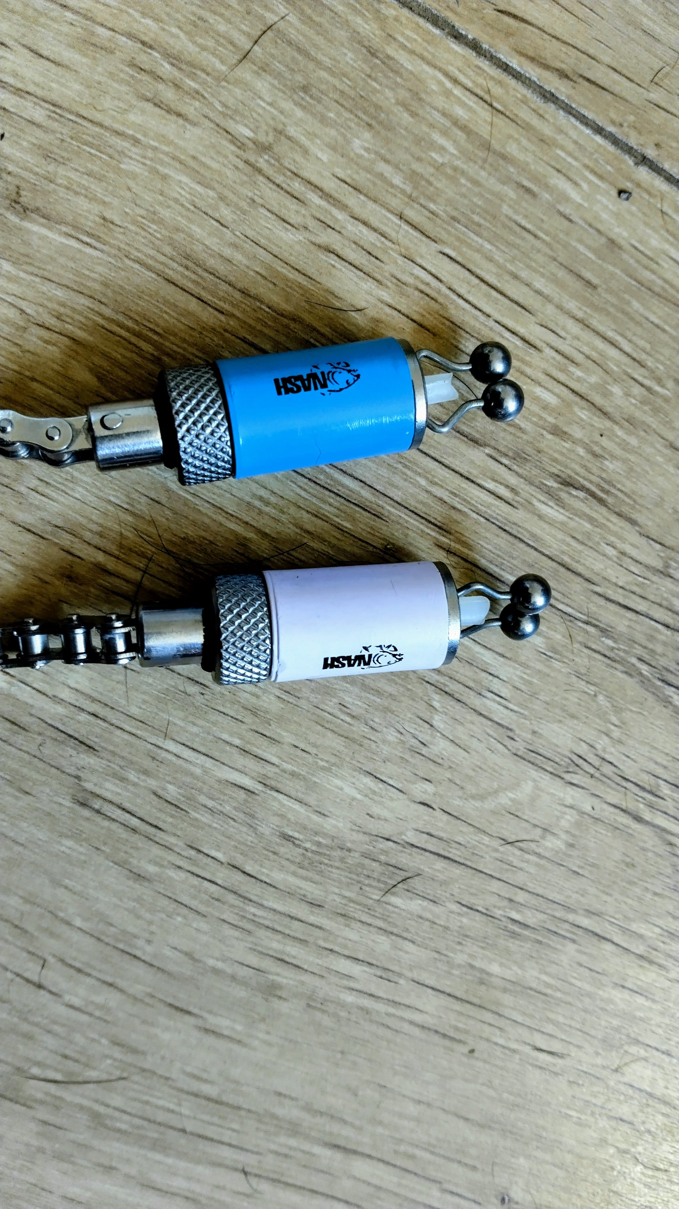 Nash Carp Hangers Bobbins Pair White Blue Bike Chain Hockey Sticks Cult Rare