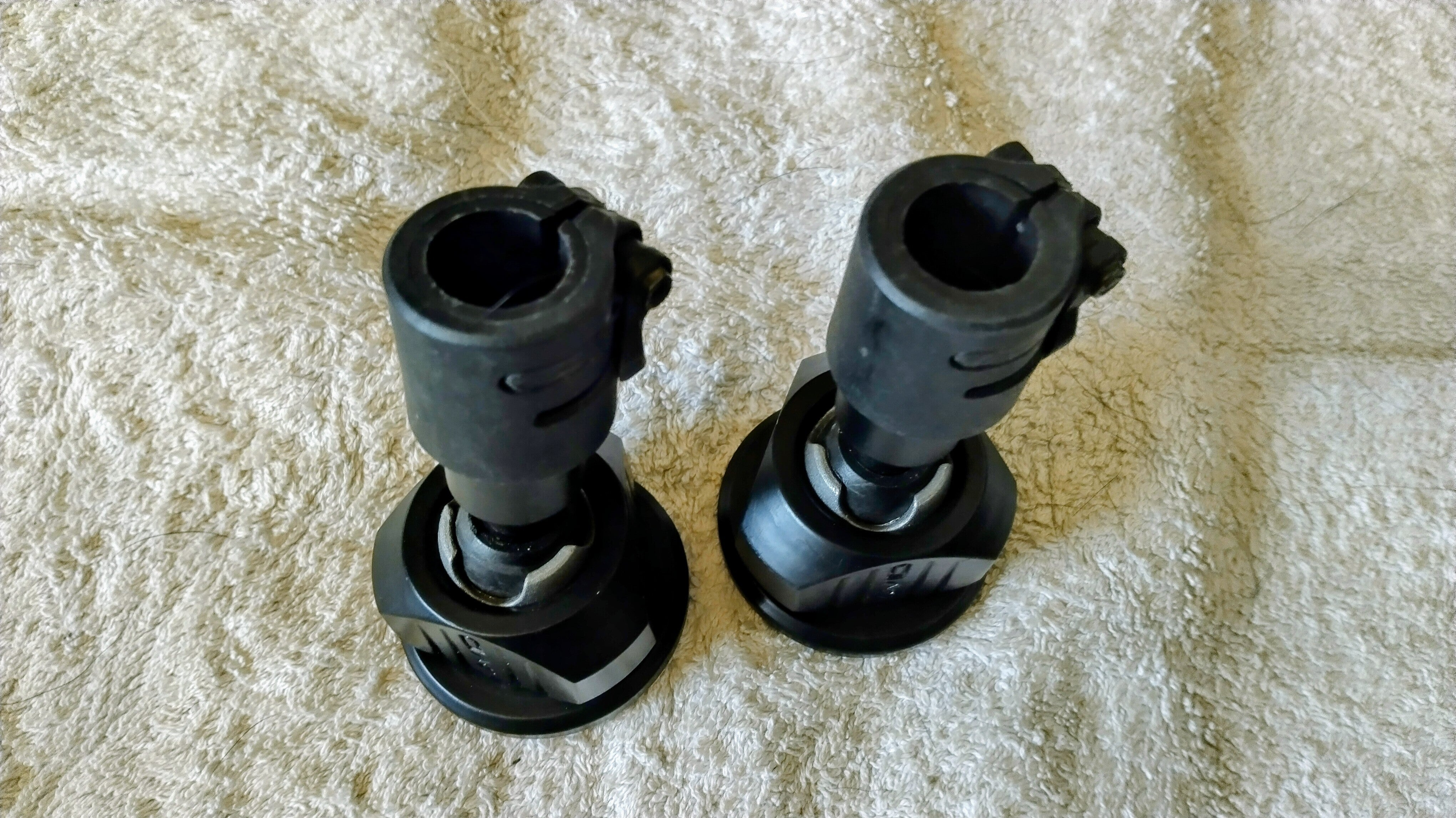 Avid Carp Lok Down Adjustable Stage Stands Pair - Used Carp Fishing Banksticks