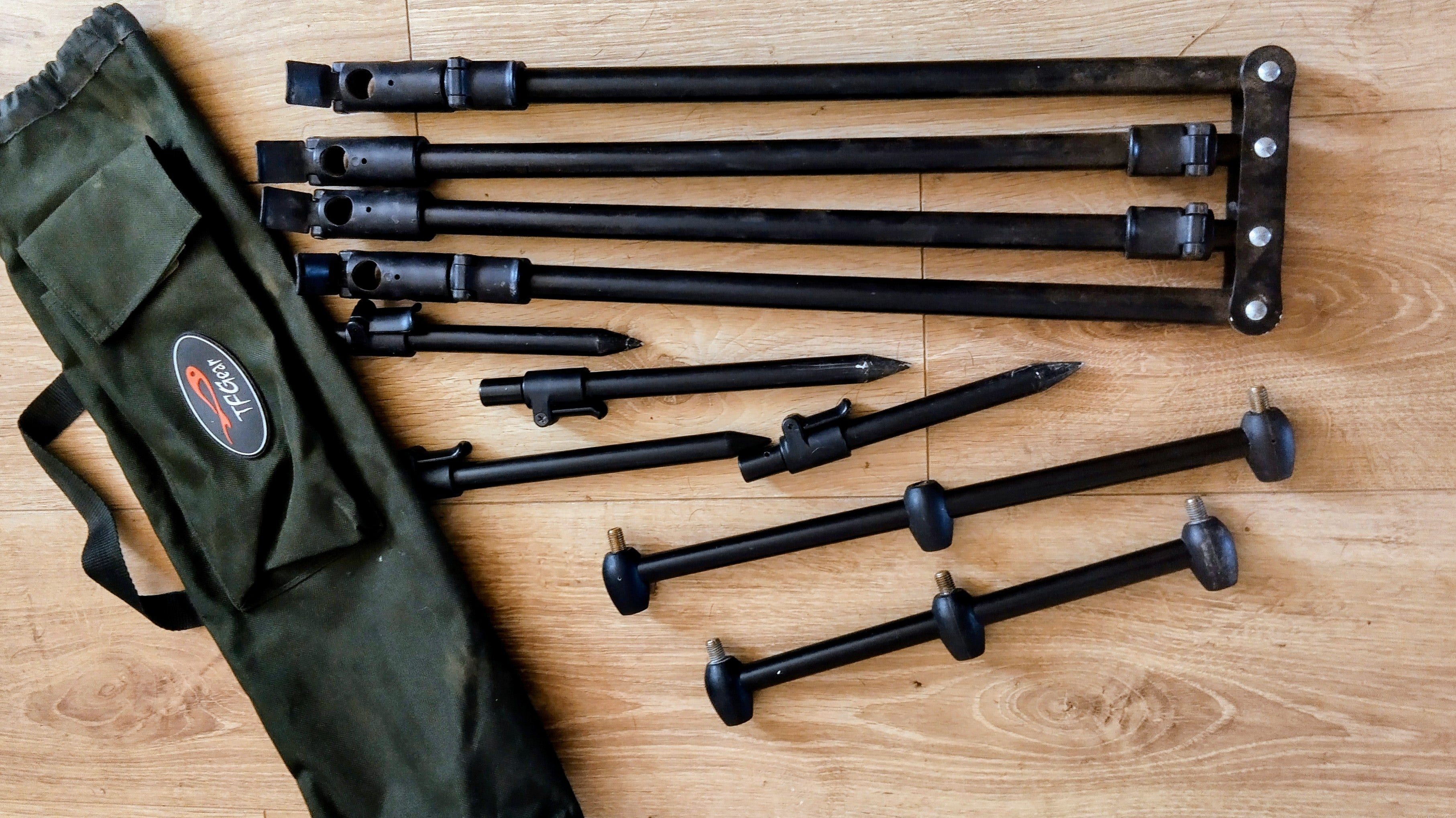 TFG Banshee 3-Rod Pod - Compact Carp Fishing Rod Support System - VGC