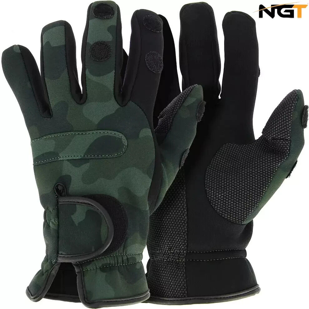 Neoprene carp fishing gloves in camo