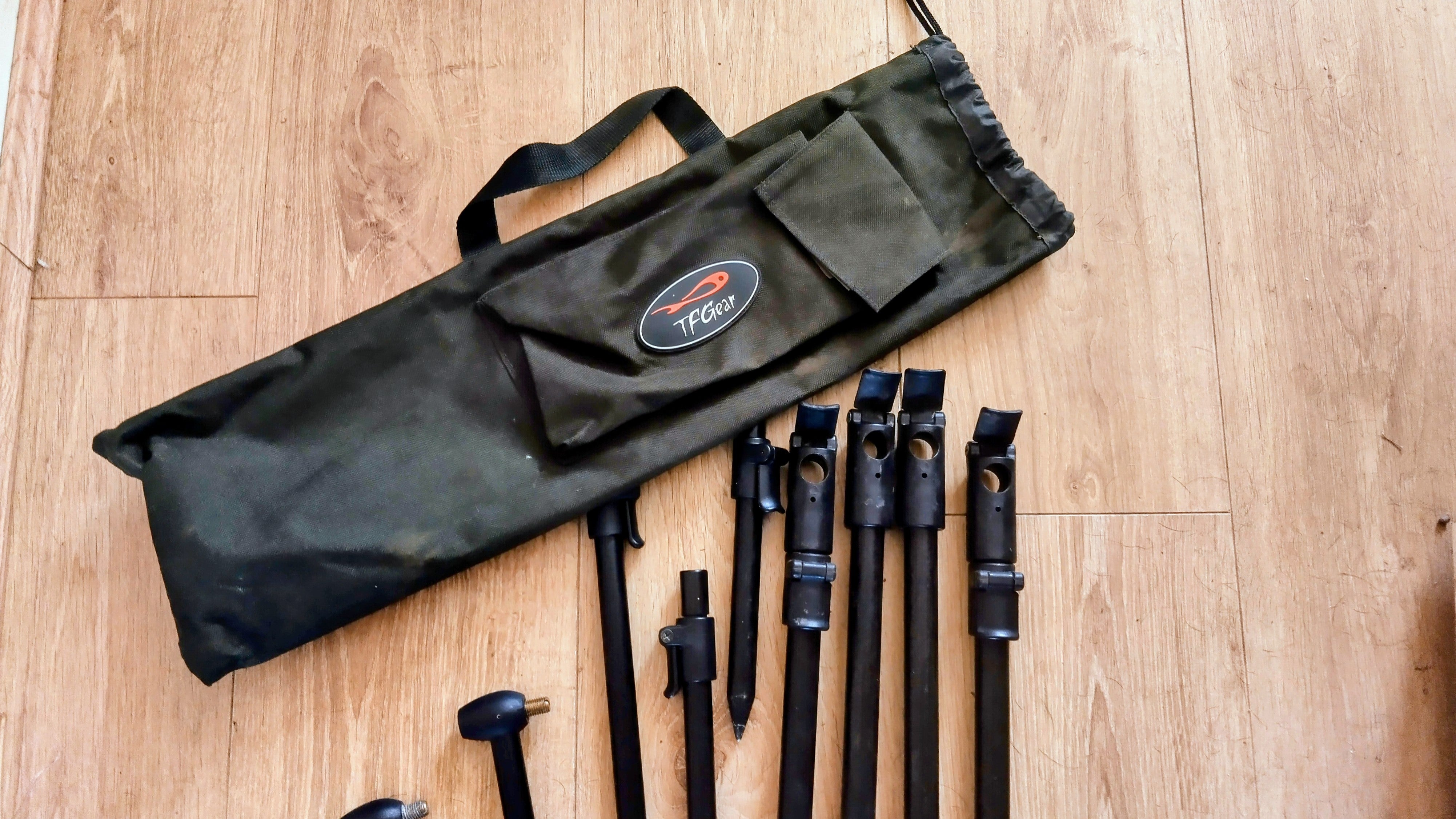 TFG Banshee 3-Rod Pod - Compact Carp Fishing Rod Support System - VGC