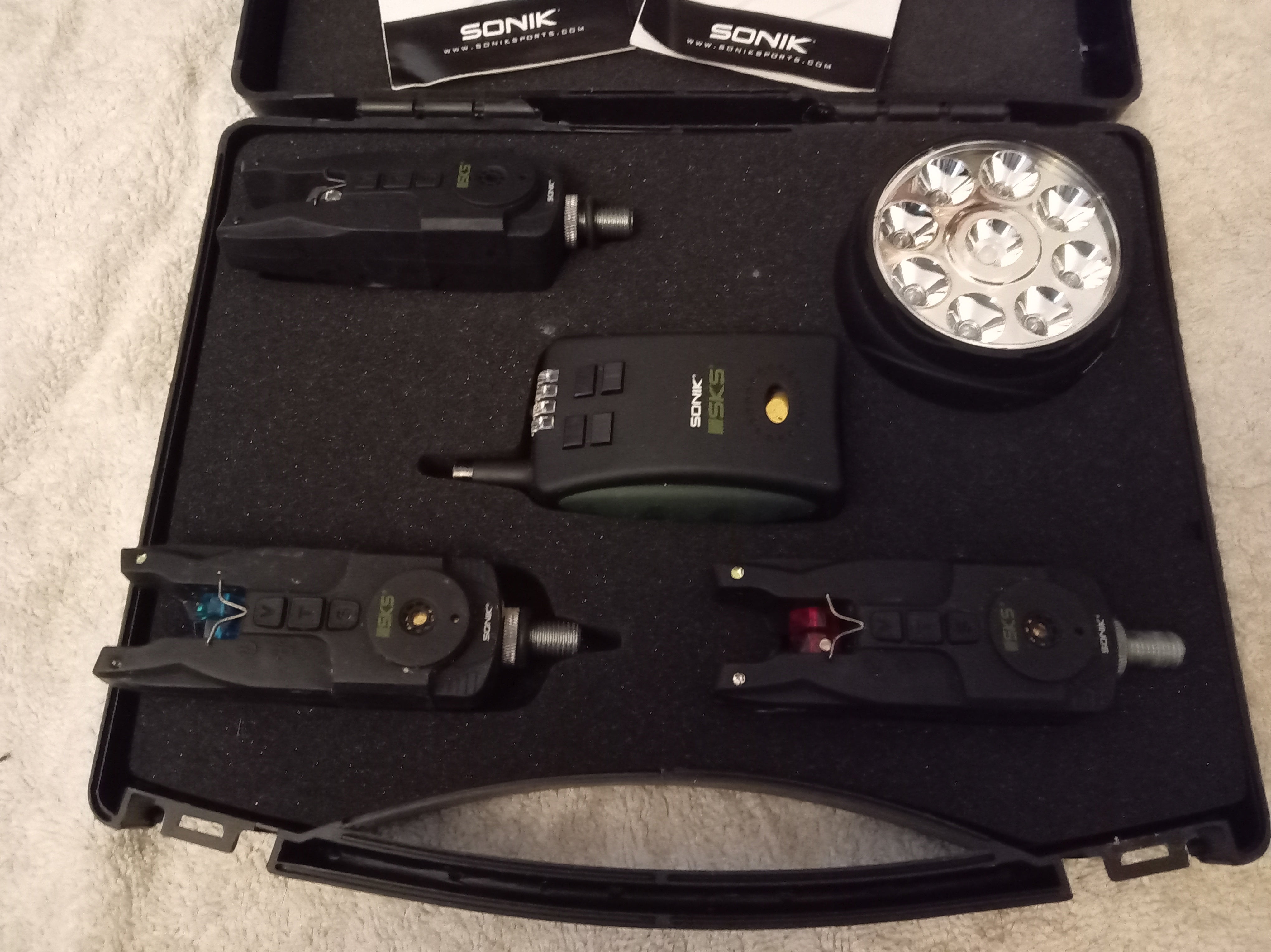 Sonik SKS 3+1 Bite Alarm Set with Bivvy Light | Wireless Alarms & Receiver | Boxed