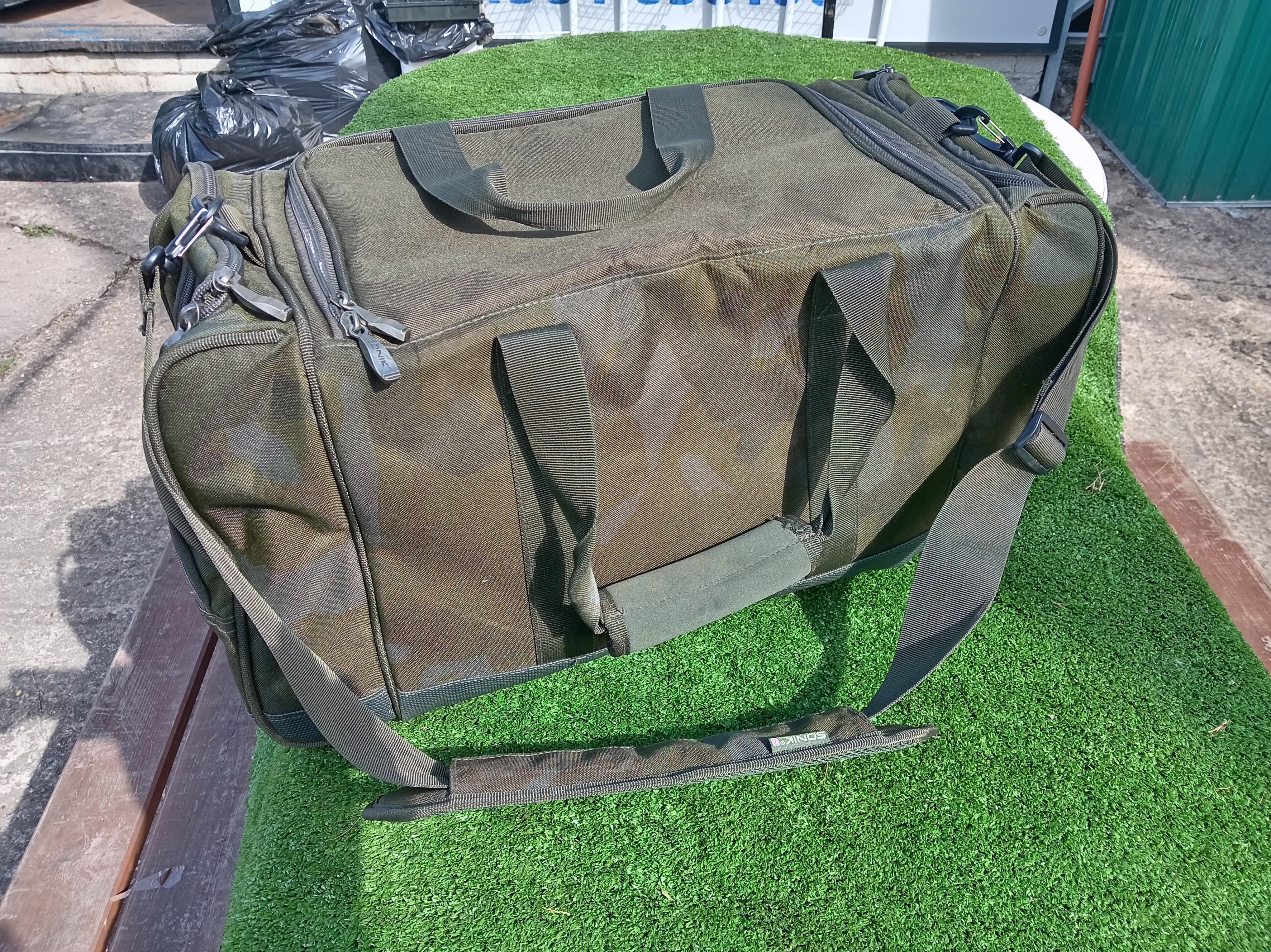 Sonik SK-TEK Medium Carp Fishing Carryall - Used - Padded Luggage & Waterproof Base