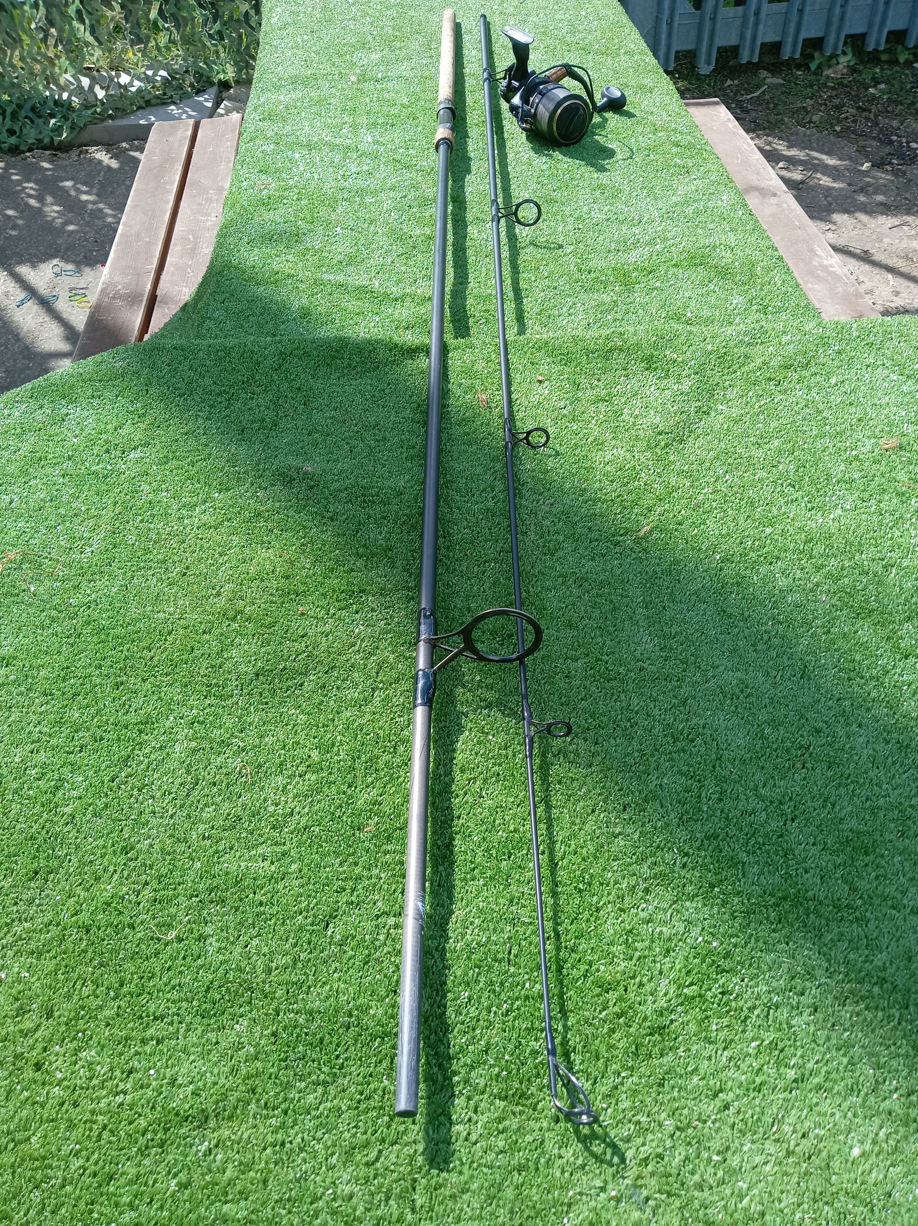Wychwood Classic 12ft 3lb Carp Rod Cork Handle & Solace 65S FS Runner Reel Set
