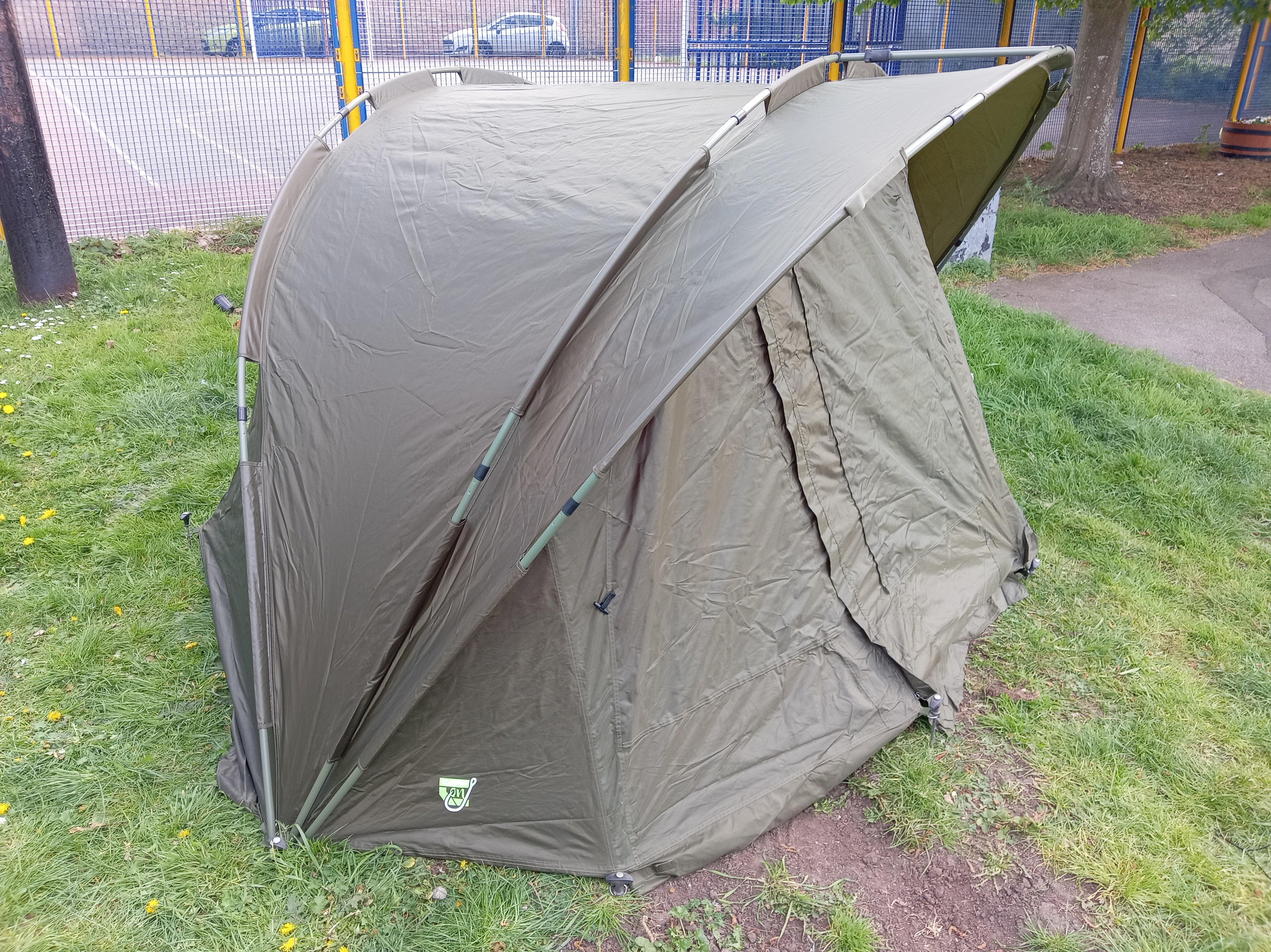**Ex Display Bargain ** Carp On 1-man Carp Fishing Bivvy | 2 Rib Design