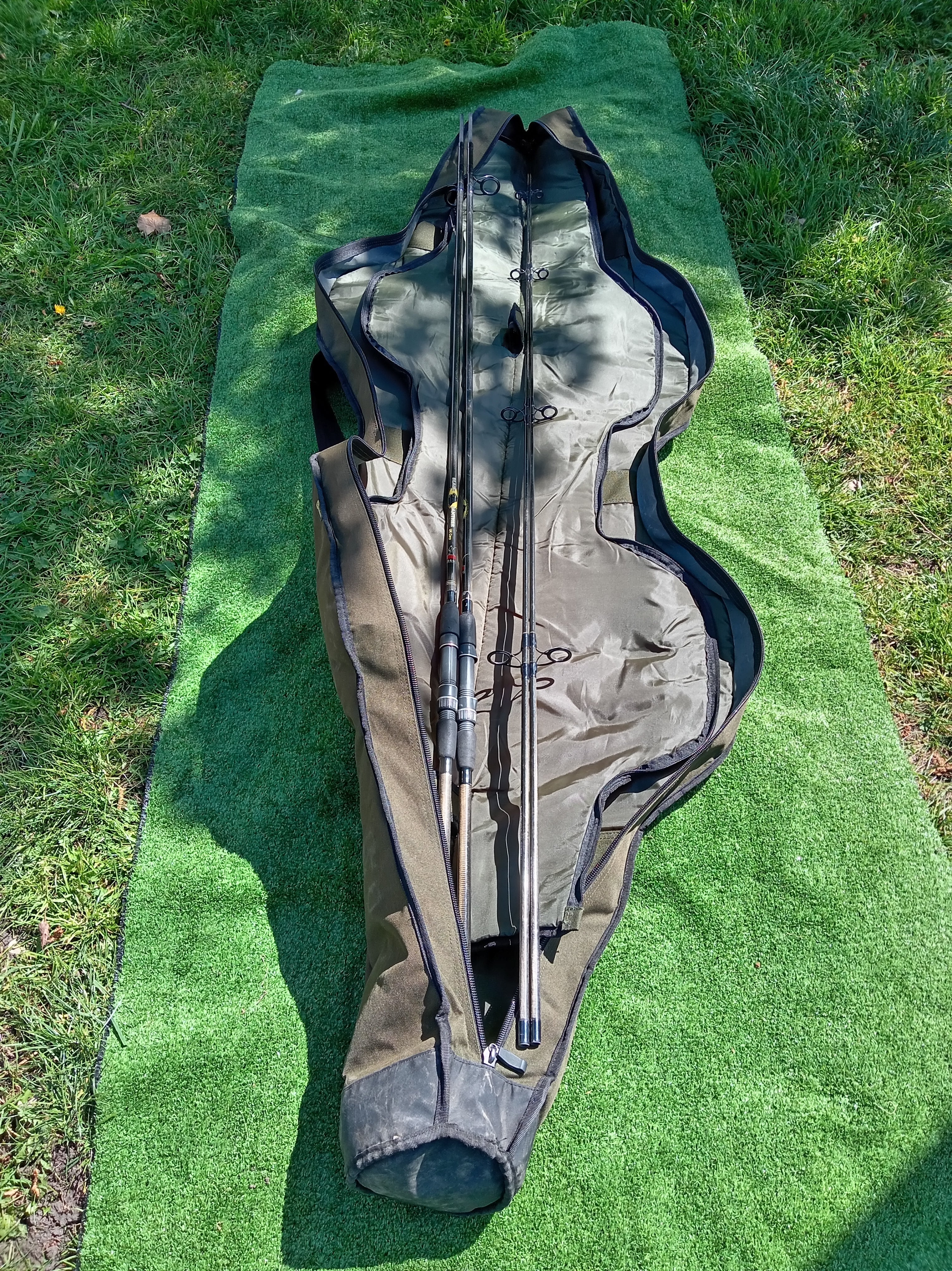 PAIR DAM Black Panther 12ft 2.75lb Carp Rods & Aqua Endura 6 Rod Padded Holdall