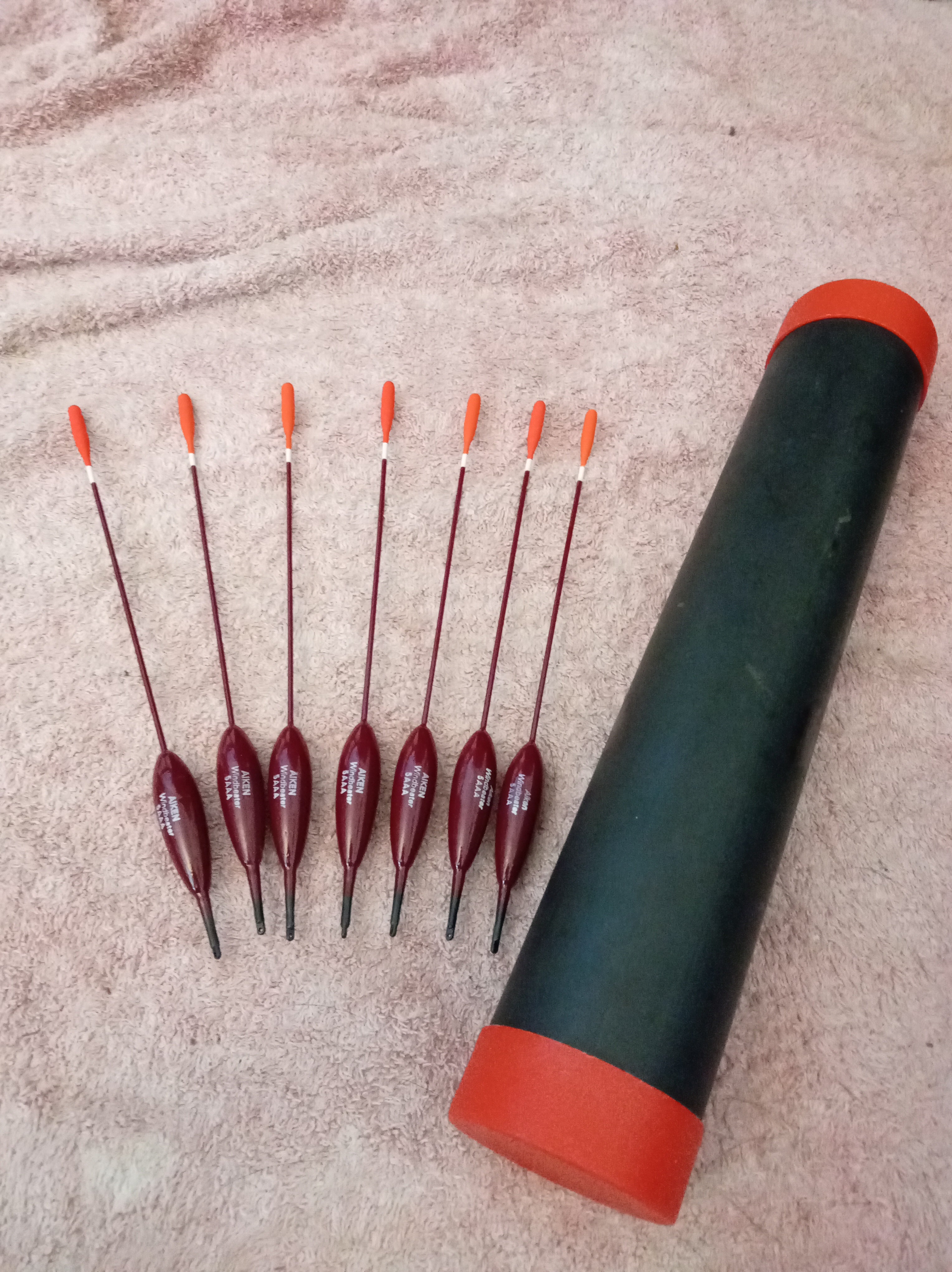 Set of 7 x 5aaa Aiken Windbeater Floats in Protective Float Tube