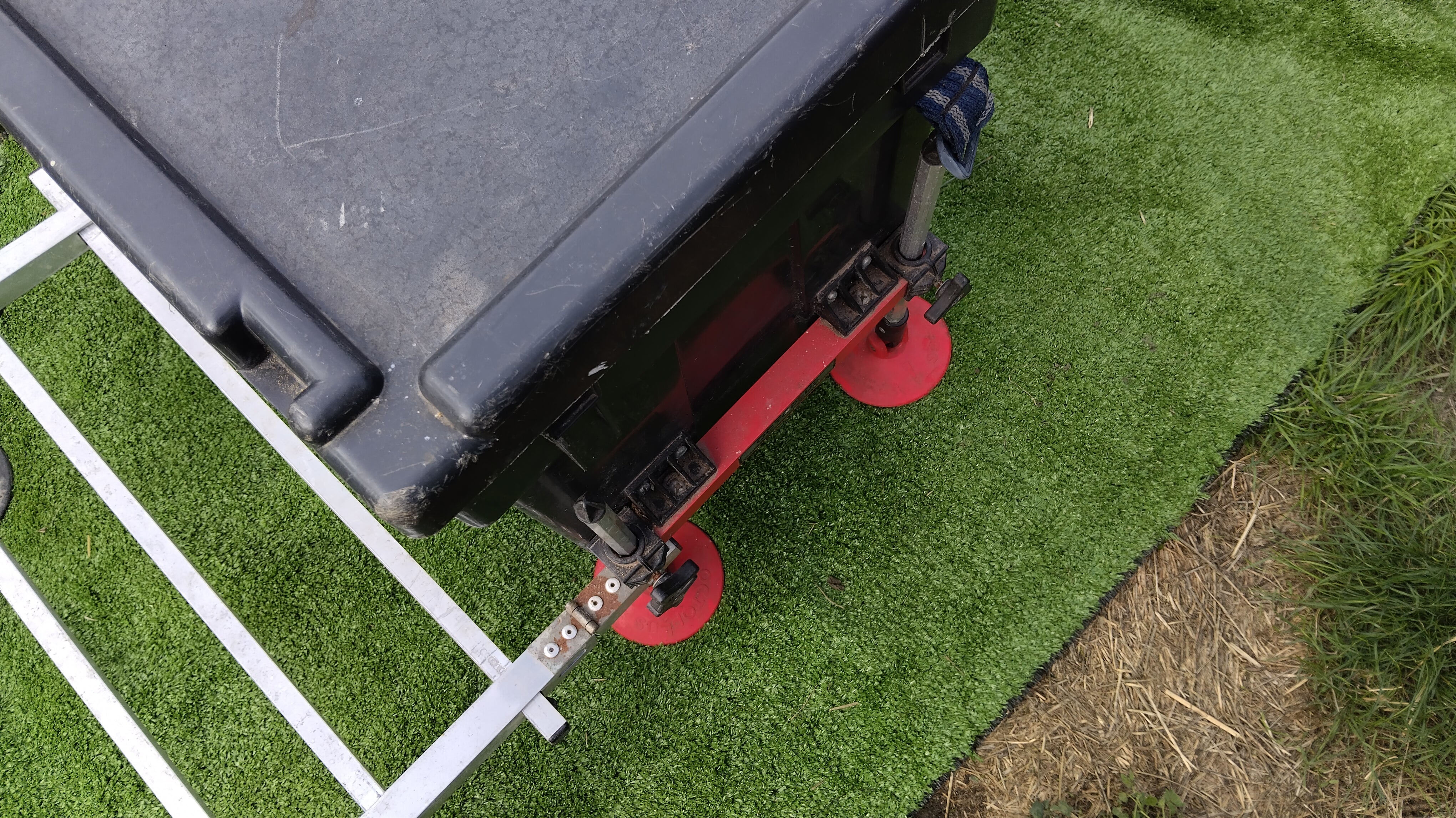 Shakespeare Match Fishing Seatbox - Octoplus Legs, Foot Plate & Side Tray