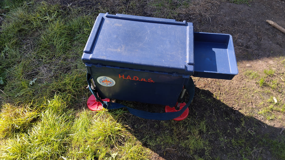 Riva Old School Match Fishing Seatbox with Octoplus Legs + Side Tray