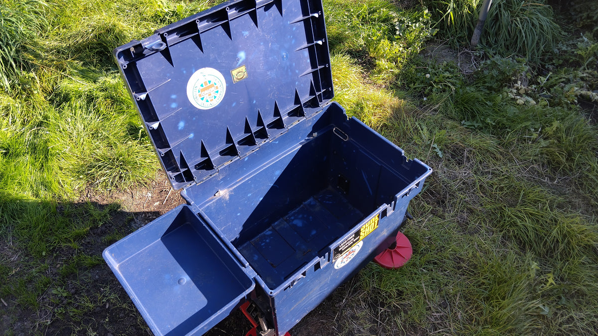 Riva Old School Match Fishing Seatbox with Octoplus Legs + Side Tray