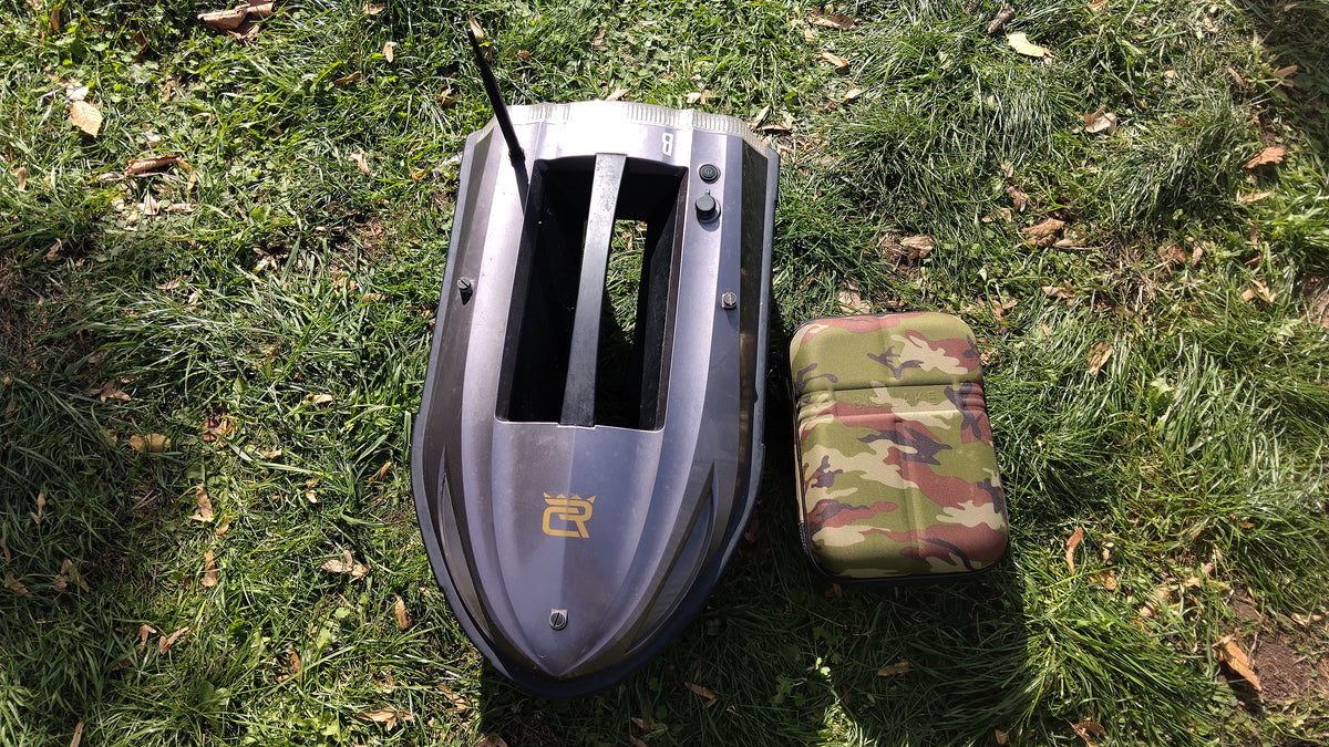 Carp Royal Baron GPS Bait Boat with Sonar Handset, Charger & Fox Camolite Bag