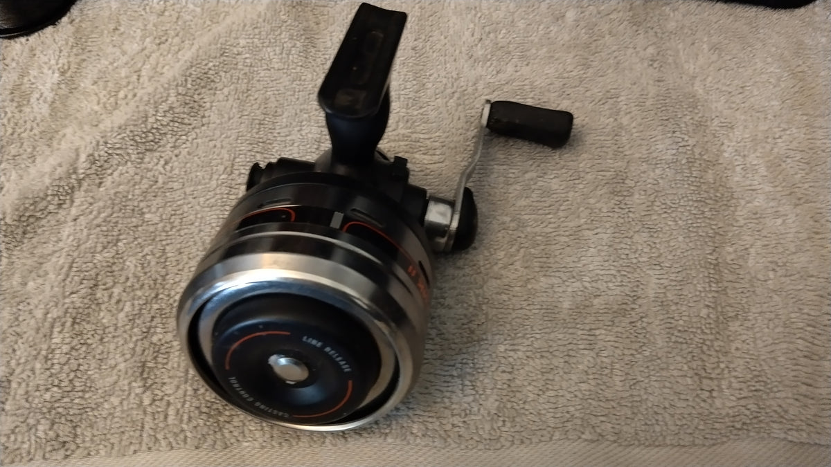 Abu Garcia 507 MK II Closed Face Reel Excellent + Spare Spools & Padded Bag