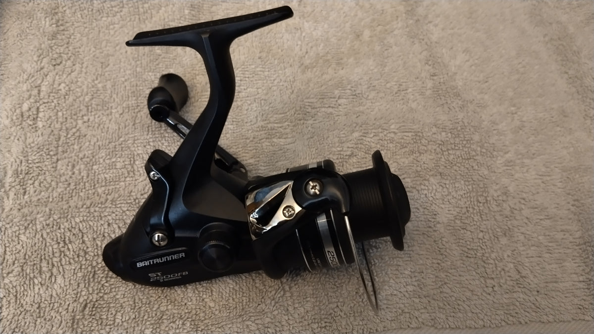 Shimano Baitrunner ST 2500 FB Mini Baitrunner Fishing Reel – Superb Condition