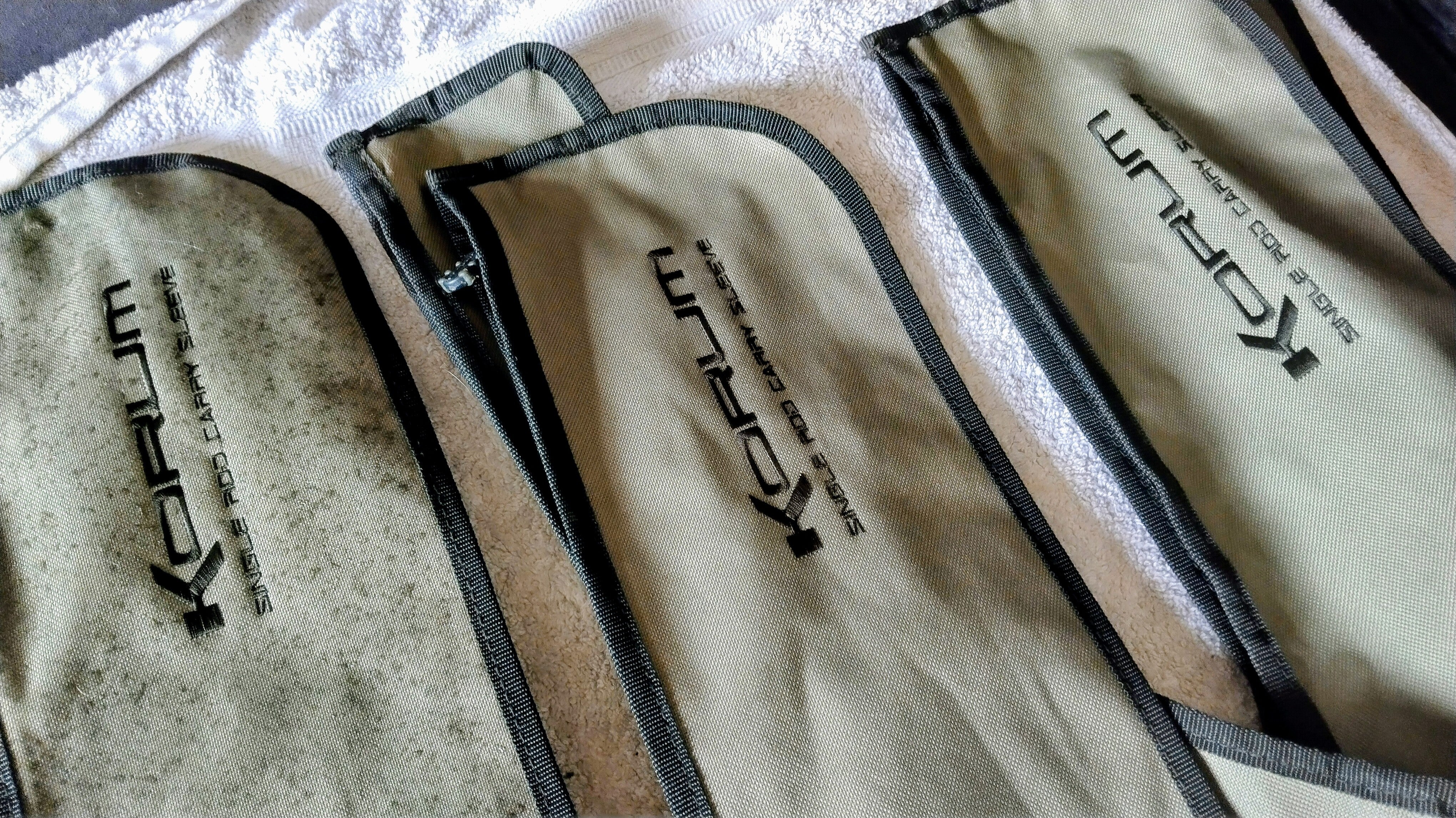 Korum Transition 3 Rod Quiver & 3x Korum Rod Sleeves | Specimen Carp Luggage