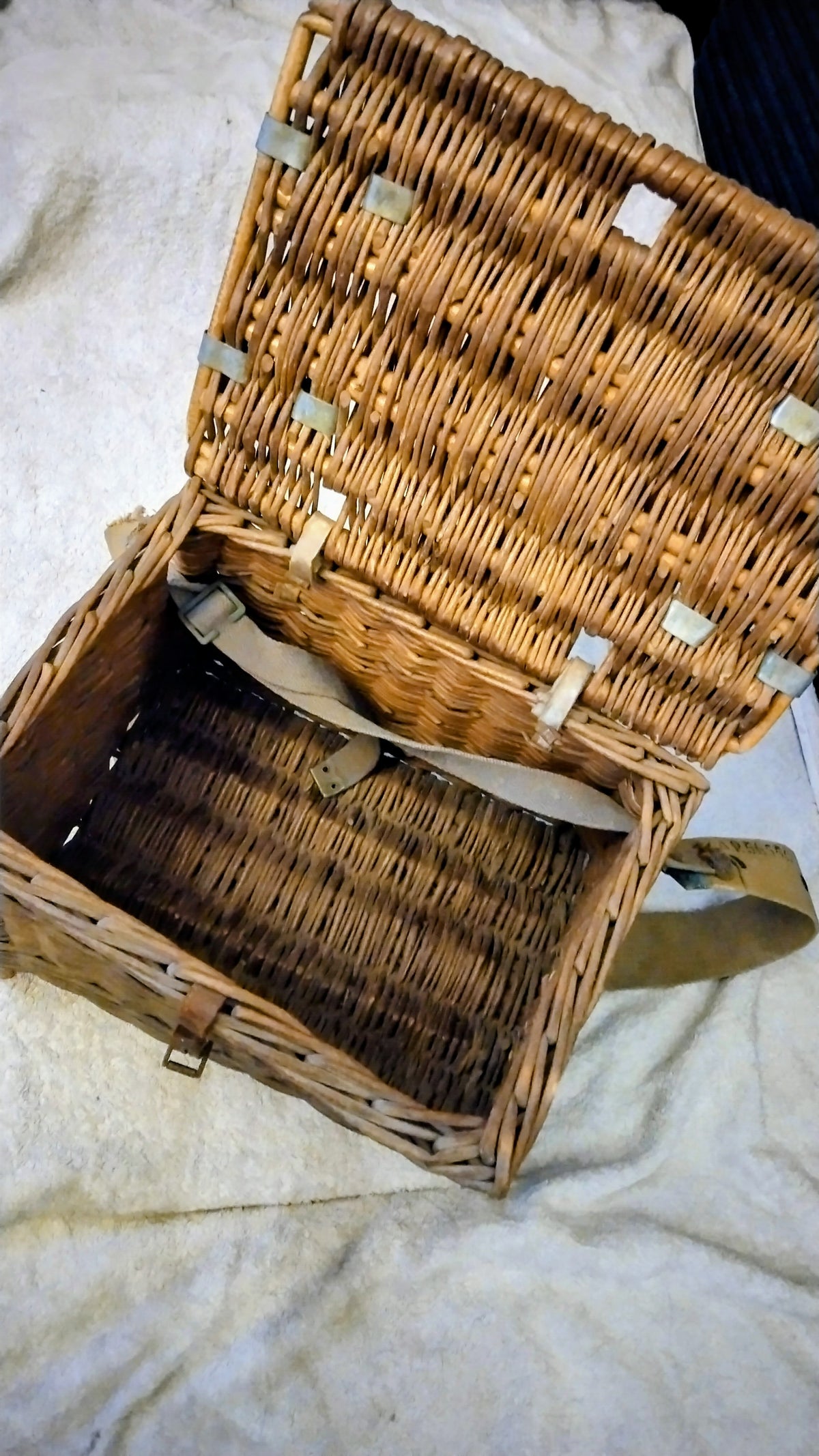 Vintage Wicker Fishing Creel Basket 35cm Traditional Angling Tackle Trout