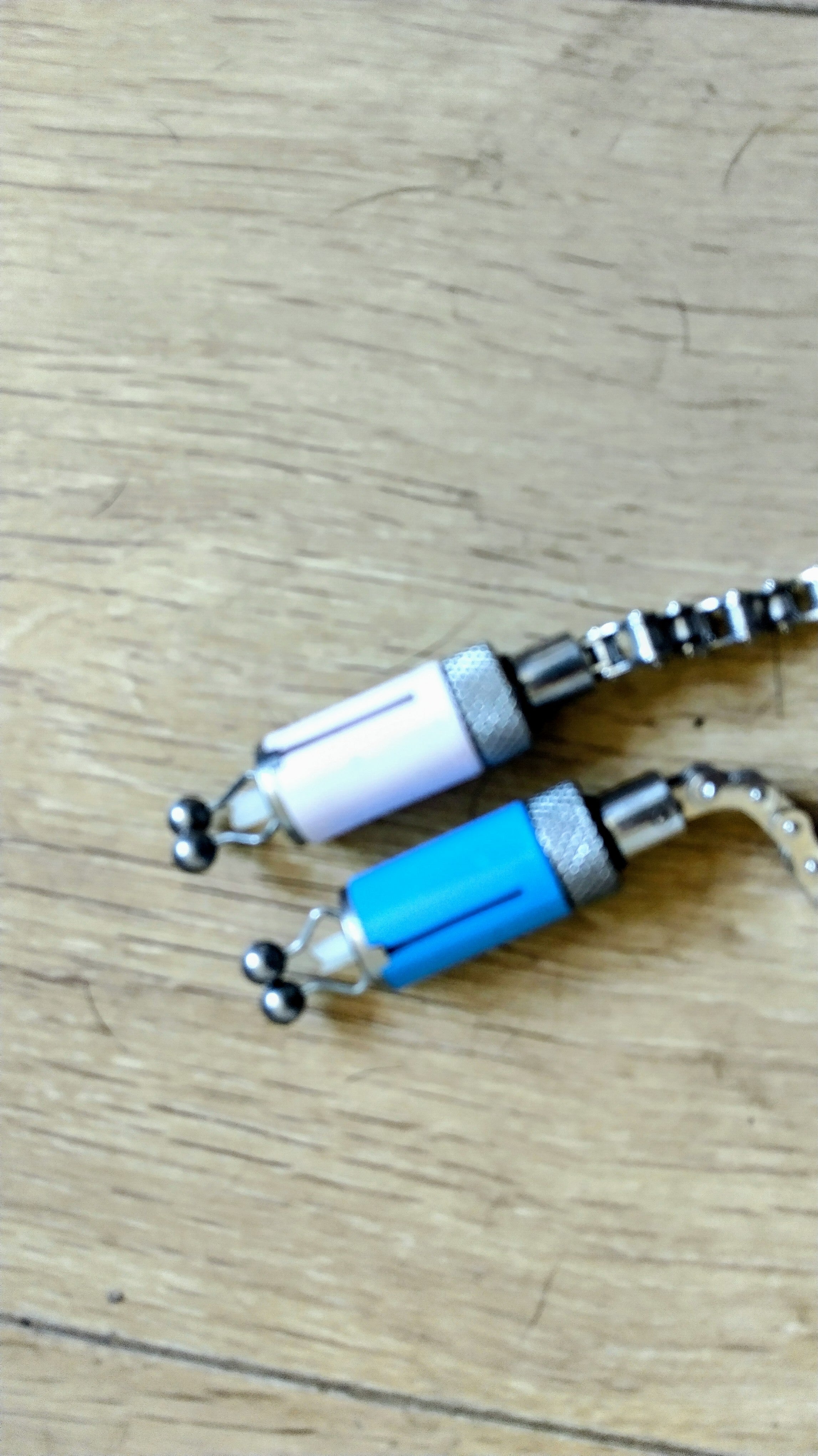 Nash Carp Hangers Bobbins Pair White Blue Bike Chain Hockey Sticks Cult Rare
