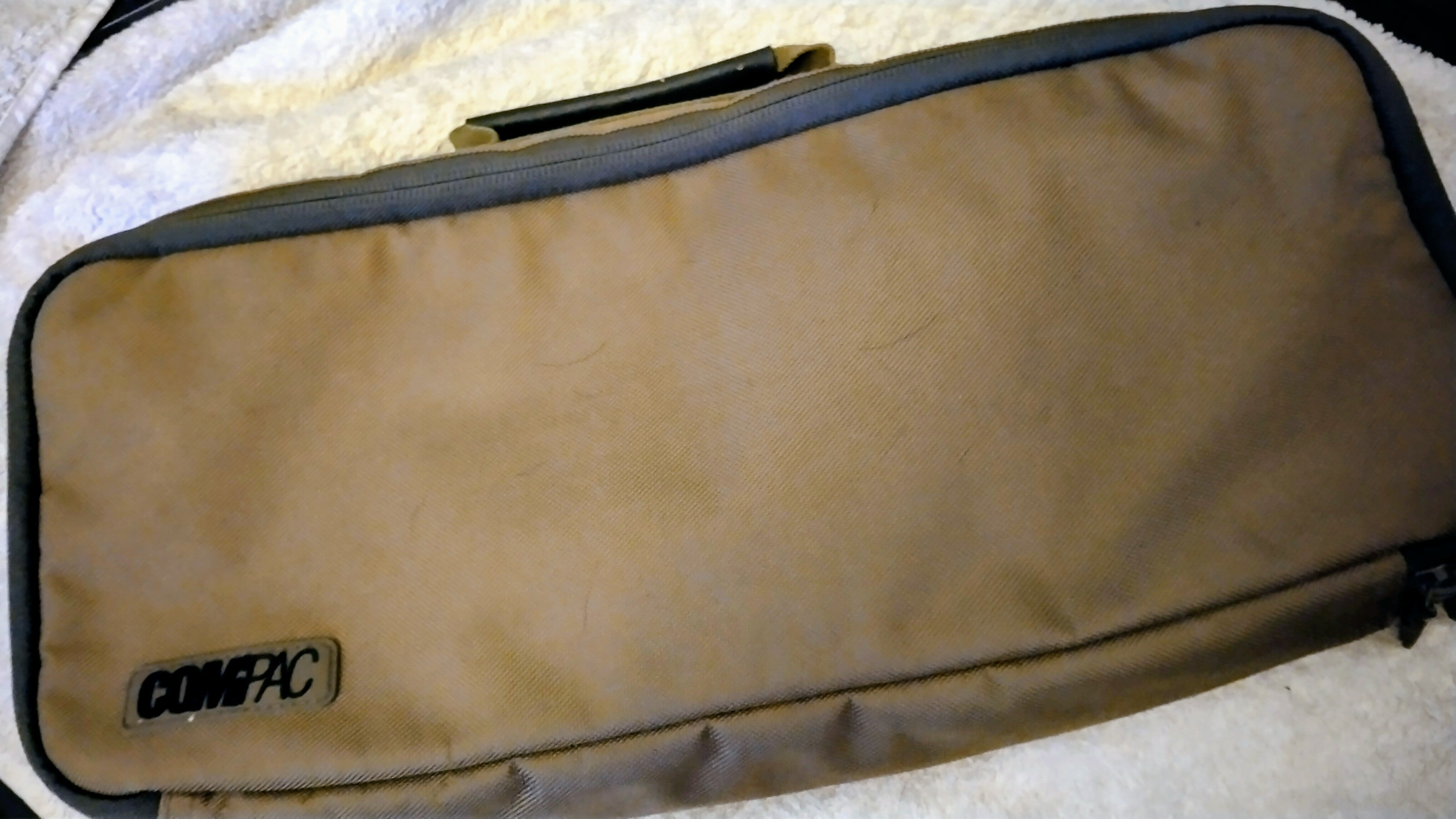 Korda Compac Buzz Bar Bag Olive Green Fits Up To 13 Inch Carp Fishing Storage
