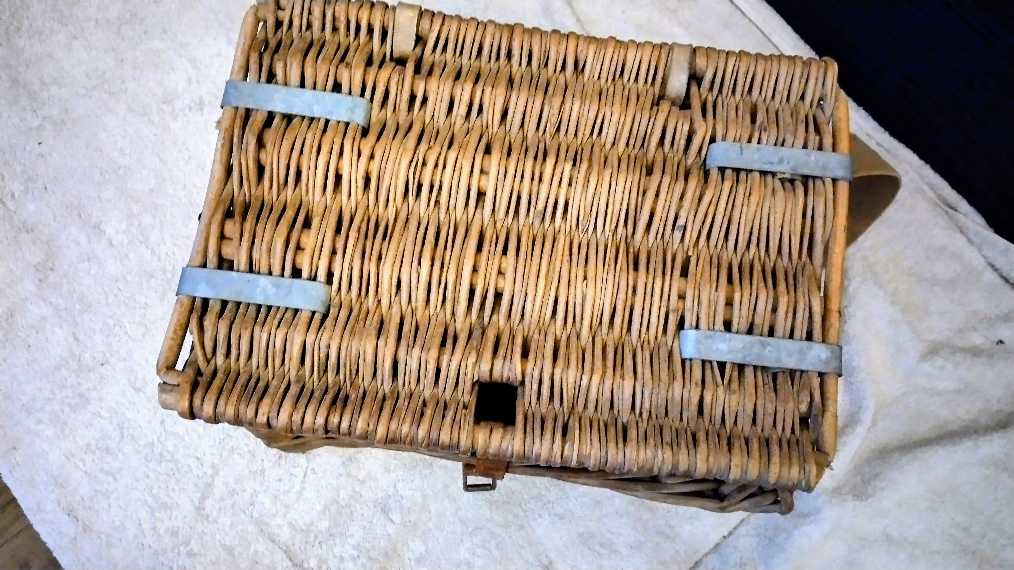 Vintage Wicker Fishing Creel Basket 35cm Traditional Angling Tackle Trout