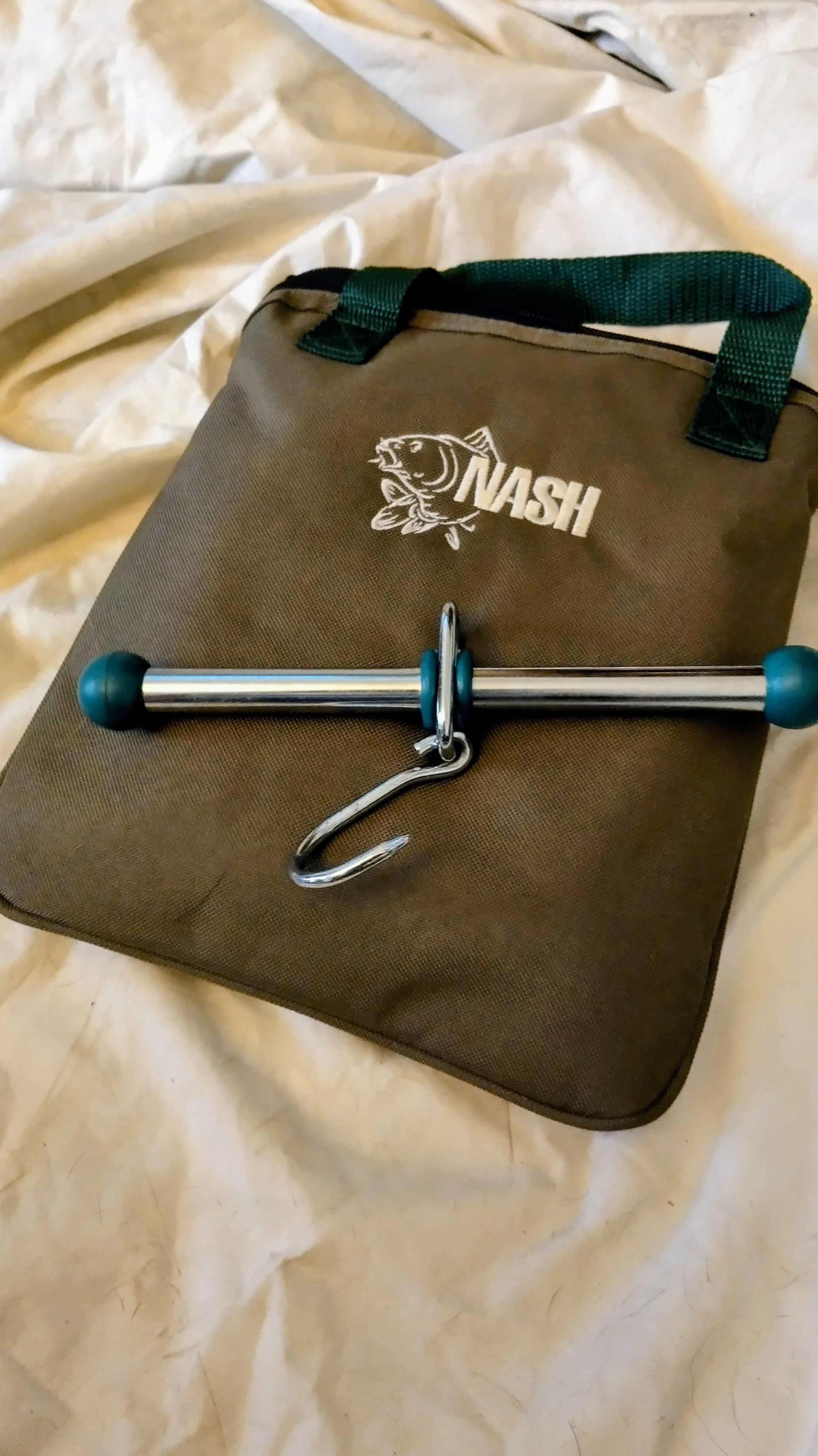 Nash Nitelite 140lb x 8oz Dial Scales with Padded Pouch & Weigh Bar - Excellent