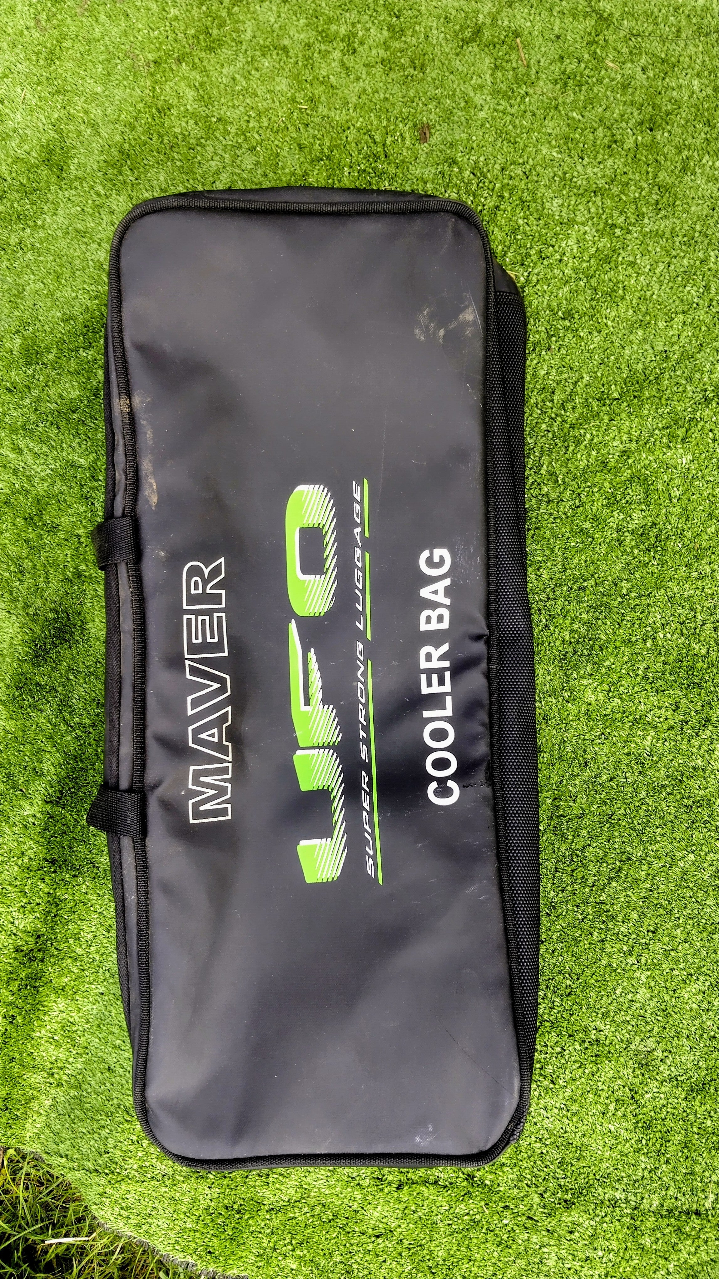 Maver UFO Fishing Cooler Bag Insulated Bait Luggage Waterproof Base Used Excellent
