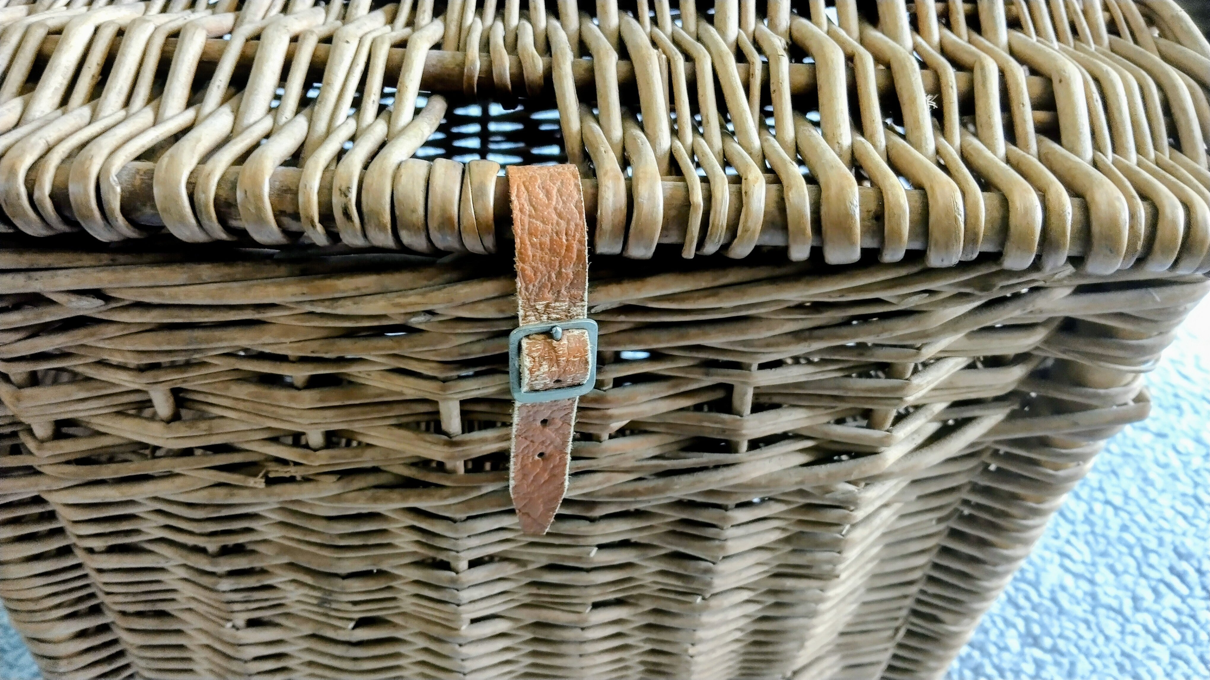 Vintage Wicker Fishing Basket Creel Traditional Angling Gear Classic Tackle