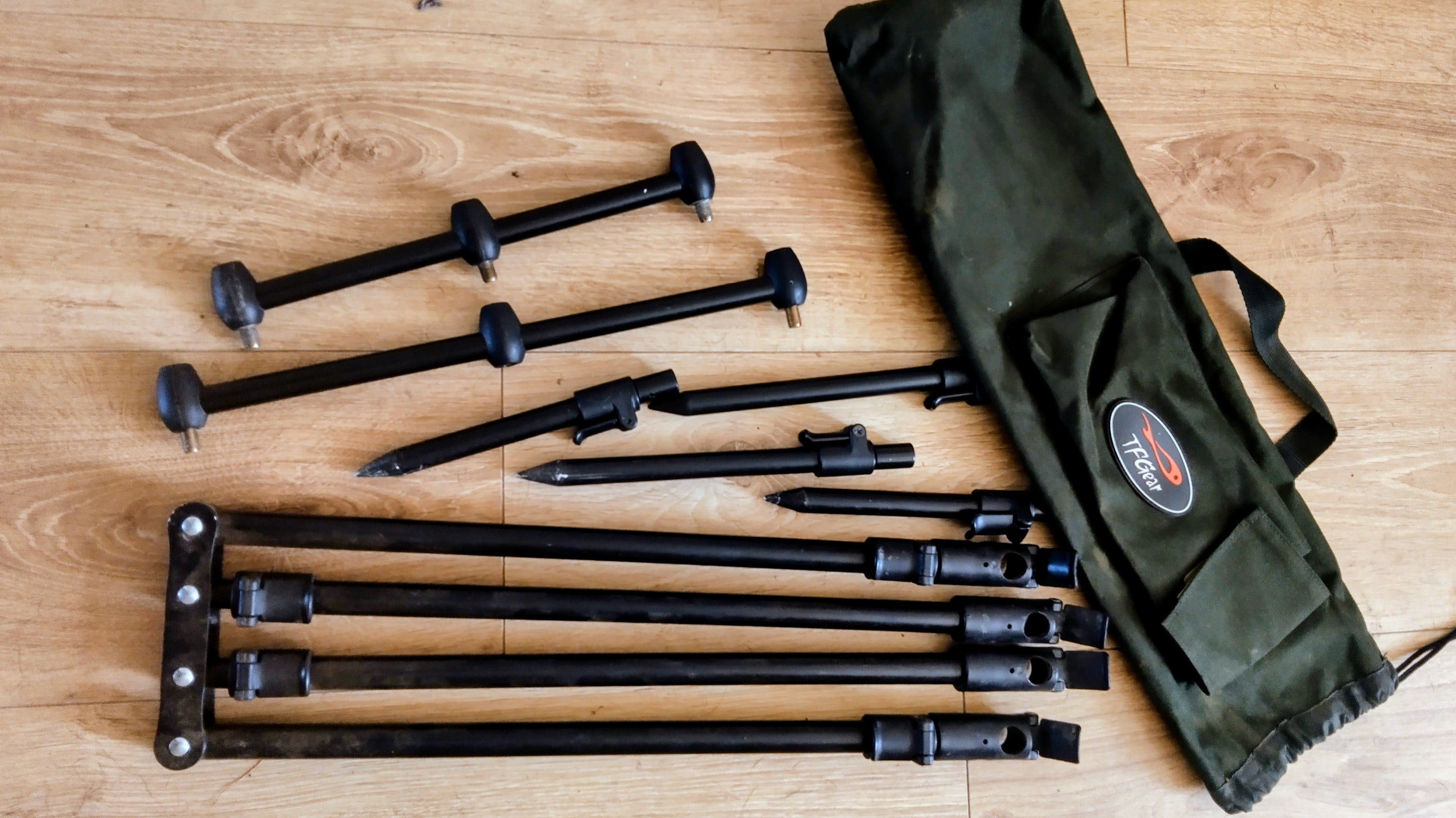 TFG Banshee 3-Rod Pod - Compact Carp Fishing Rod Support System - VGC