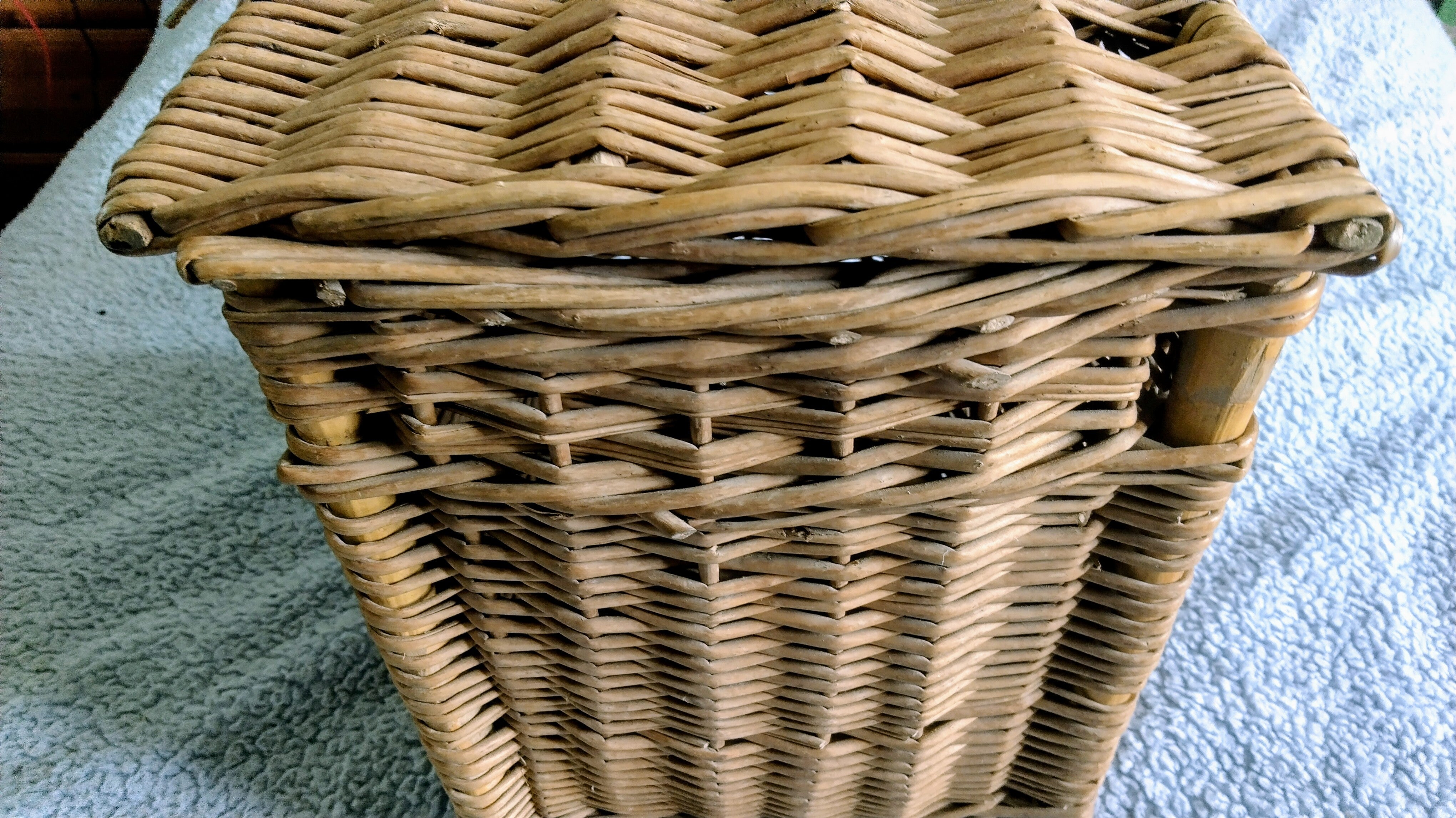 Vintage Wicker Fishing Basket Creel Traditional Angling Gear Classic Tackle