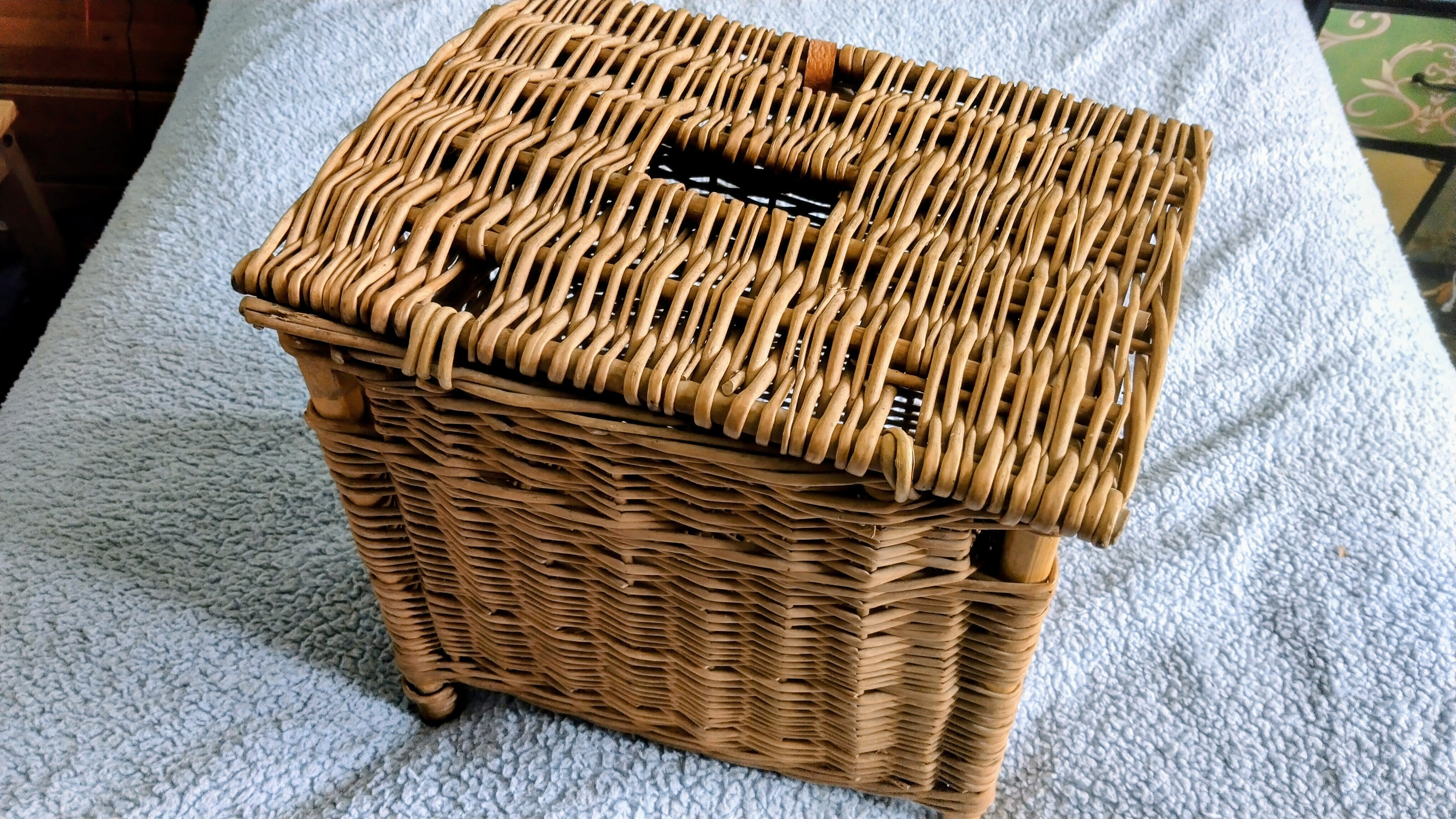 Vintage Wicker Fishing Basket Creel Traditional Angling Gear Classic Tackle