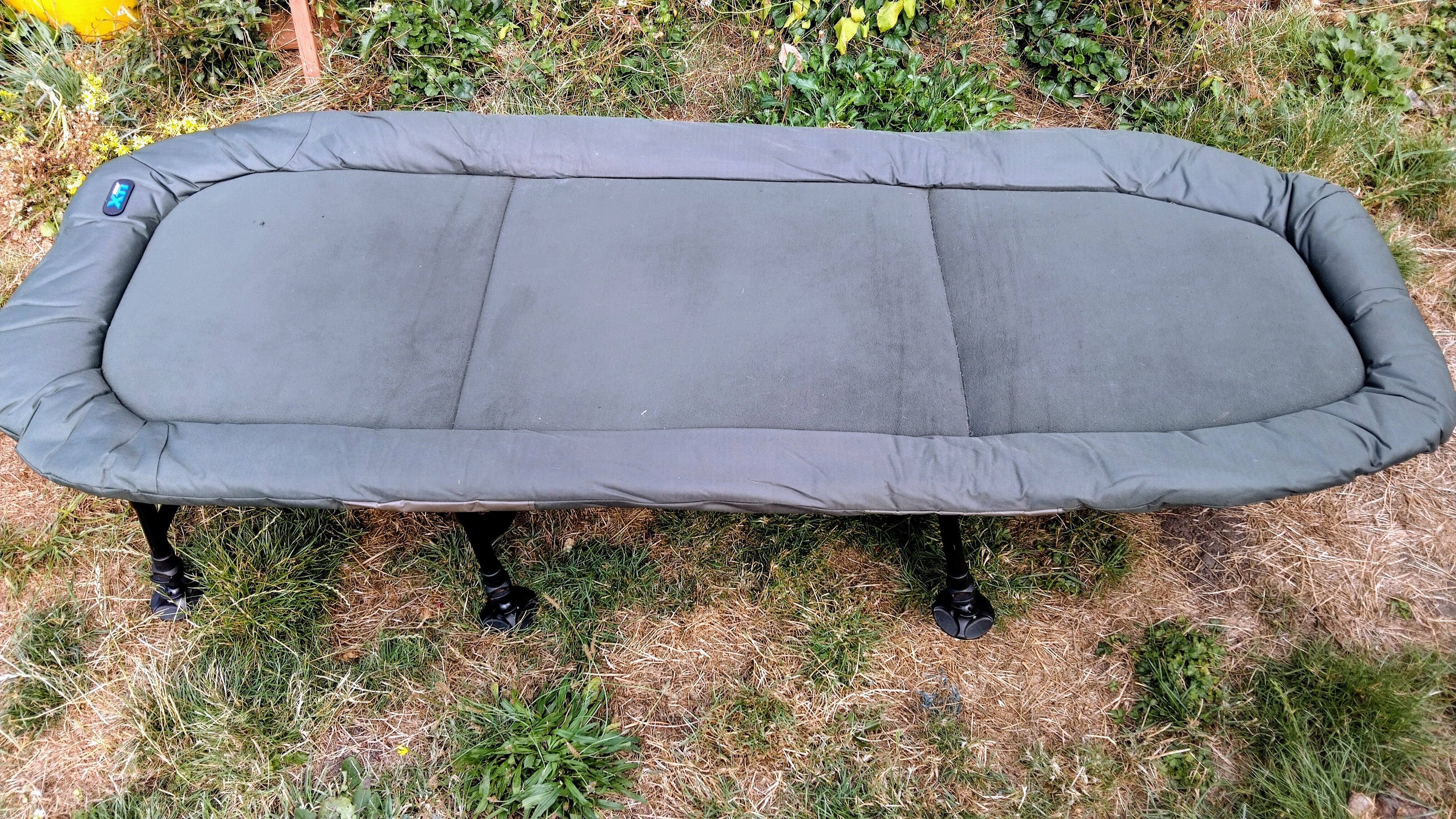 Sonik XTi Carp Fishing Bedchair Superb Condition Comfortable 6 Leg Bed Chair
