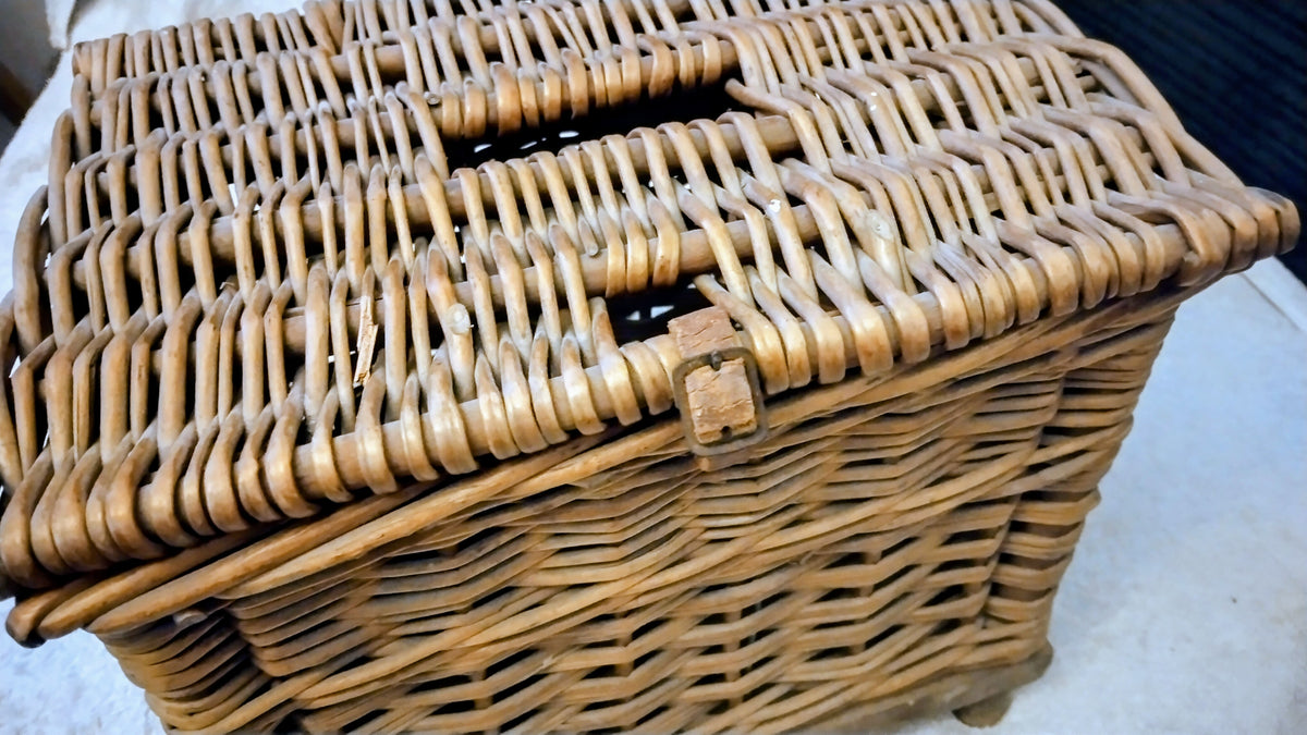 Vintage Wicker Fishing Creel Basket 30cm x 22cm x 22cm Traditional Angling Tackle