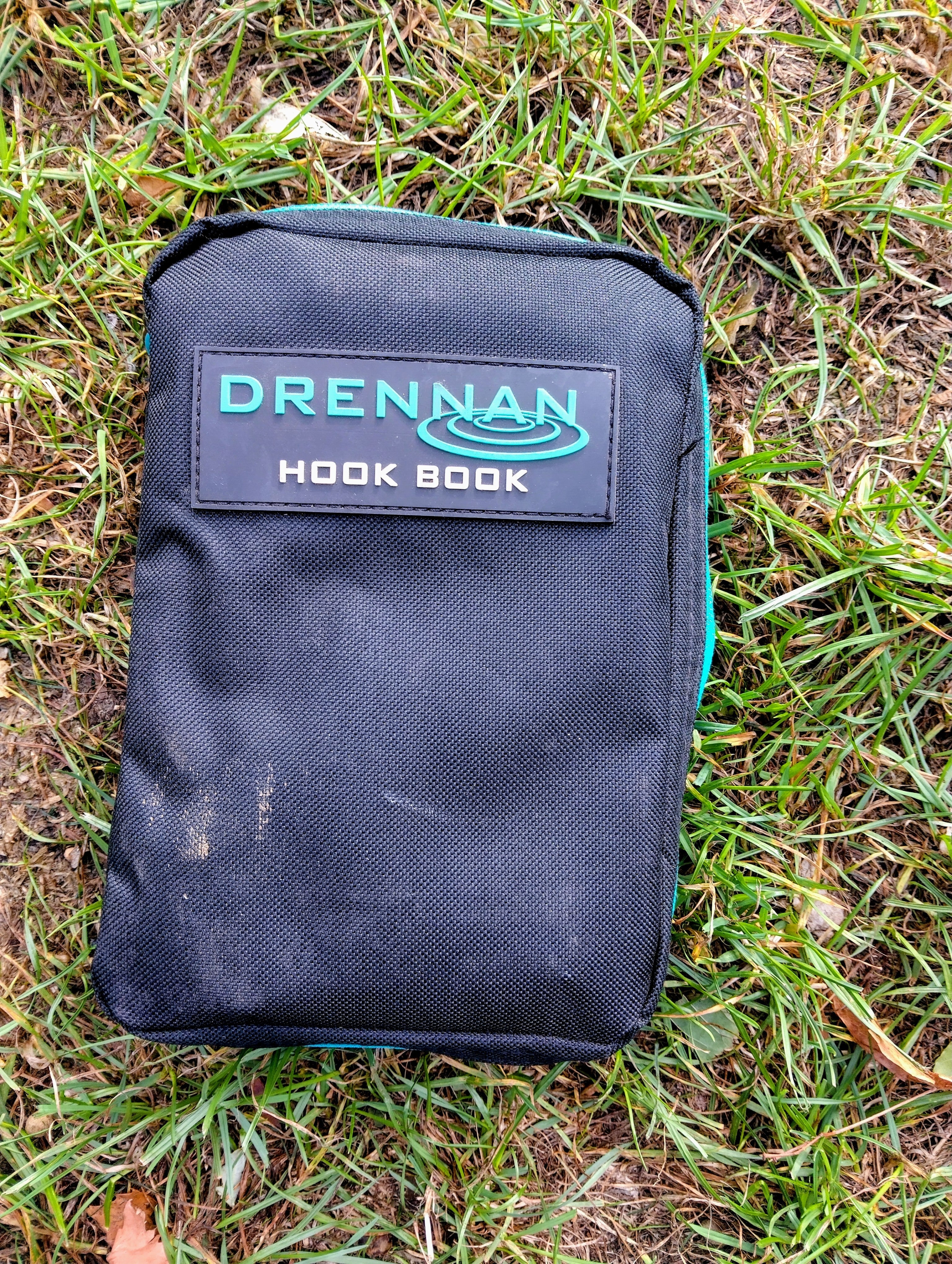 Drennan Hook Book Hooklink Plate System | Loaded with 200 Drennan Hook Book with 200 Fishing Rigs | Tackle Storage