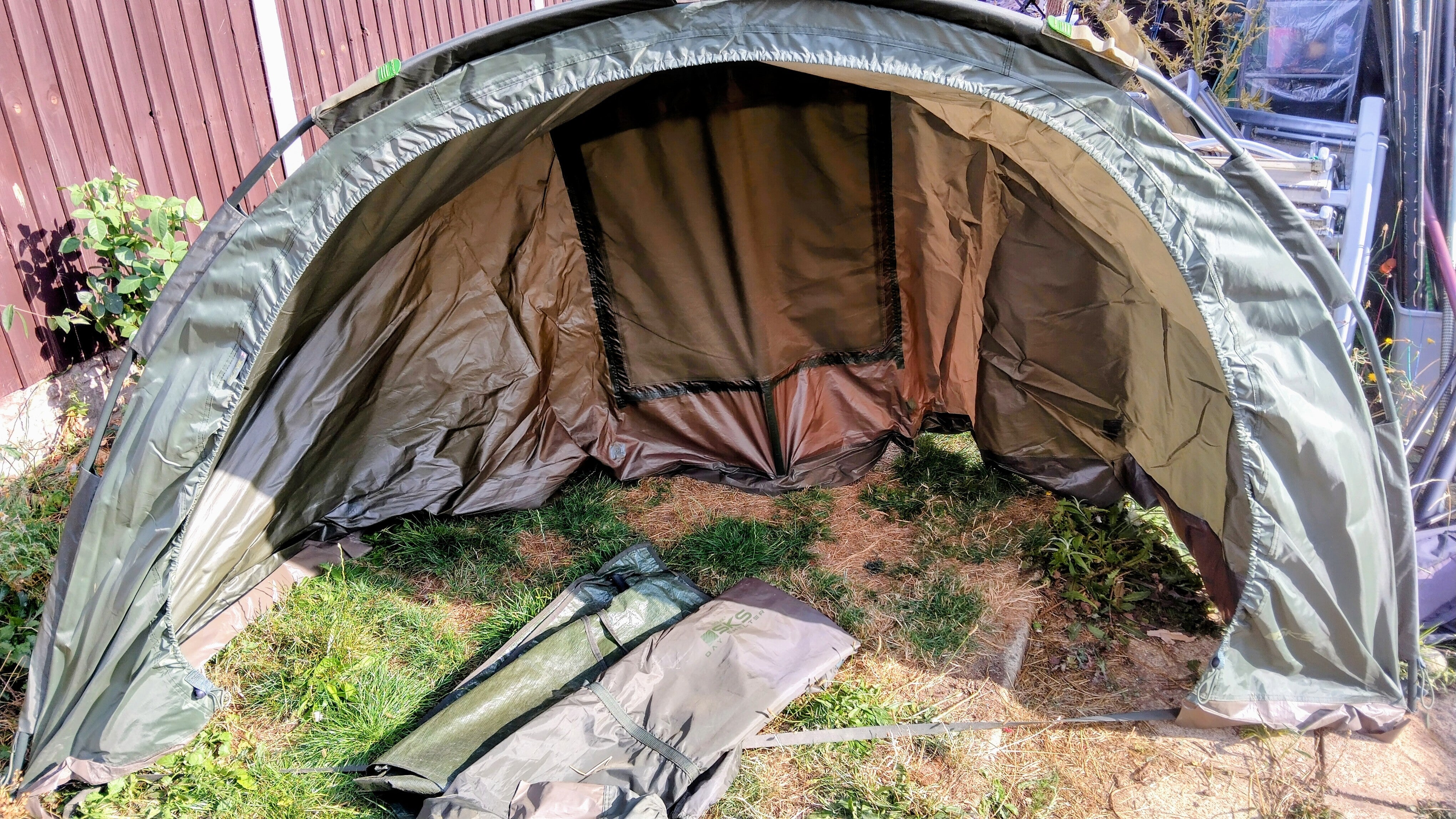 Sonik Day Shelter Lightweight Fishing Bivvy Waterproof Carp Coarse - Near Mint