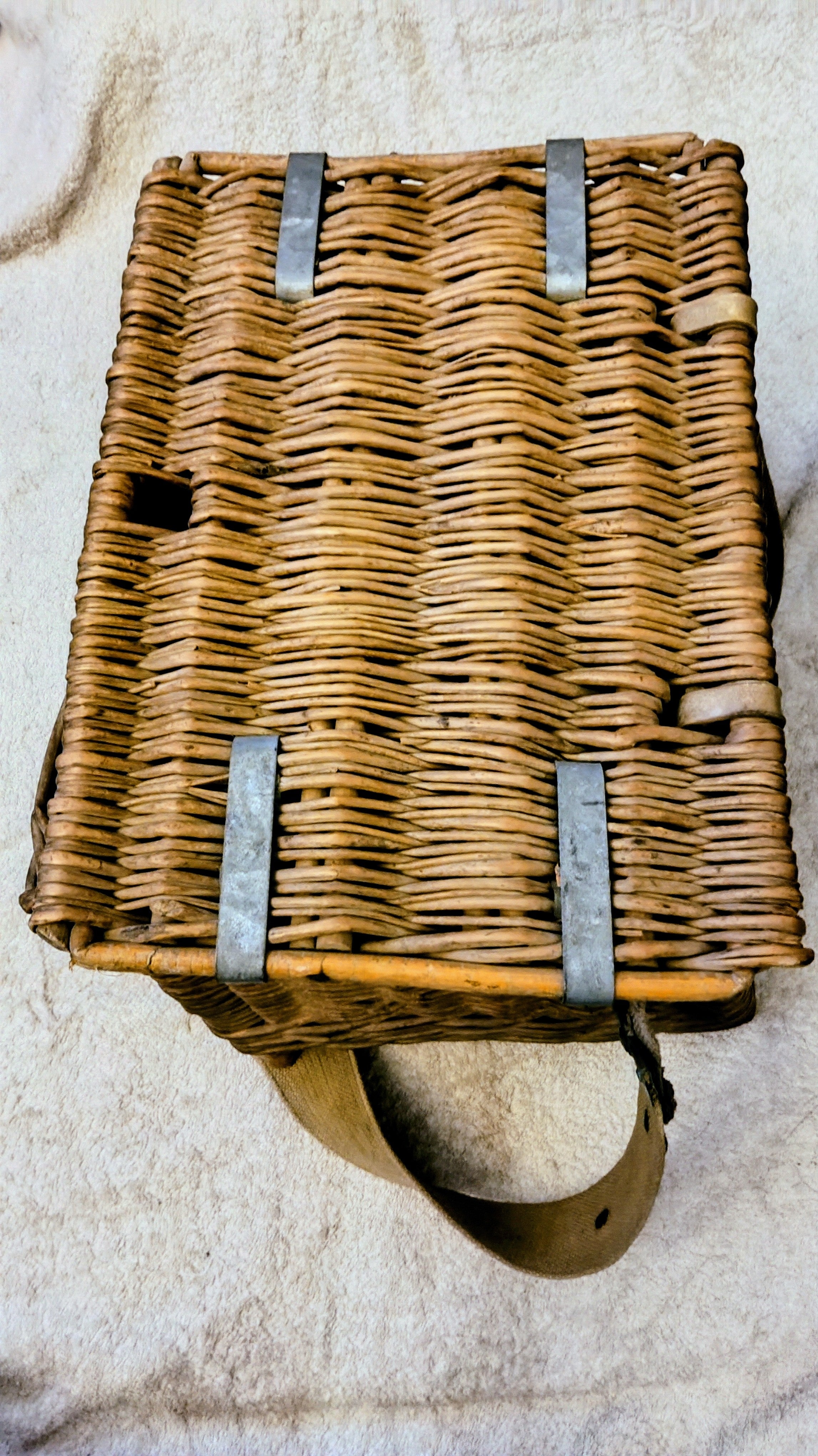Vintage Wicker Fishing Creel Basket 35cm Traditional Angling Tackle Trout