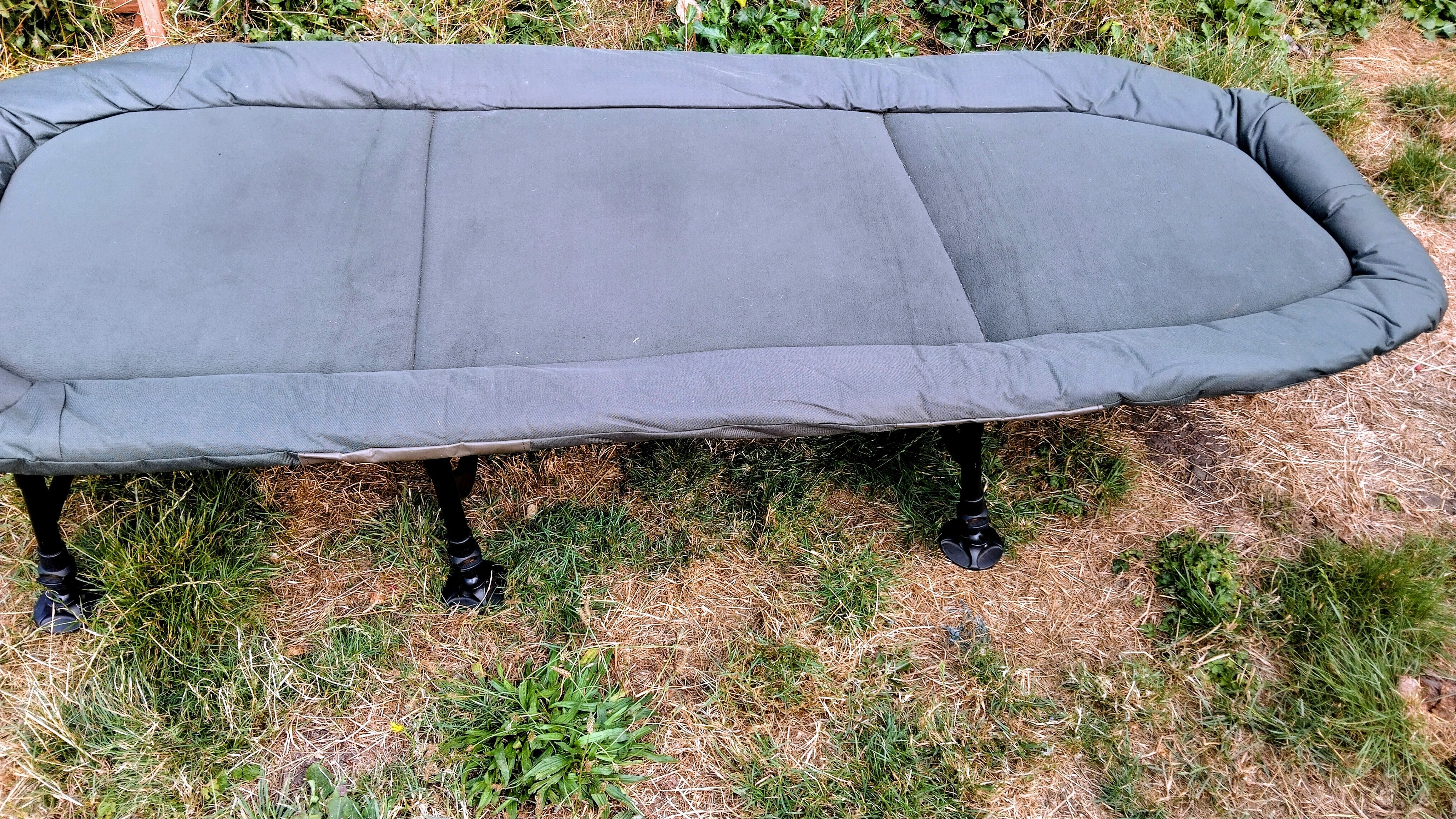 Sonik XTi Carp Fishing Bedchair Superb Condition Comfortable 6 Leg Bed Chair