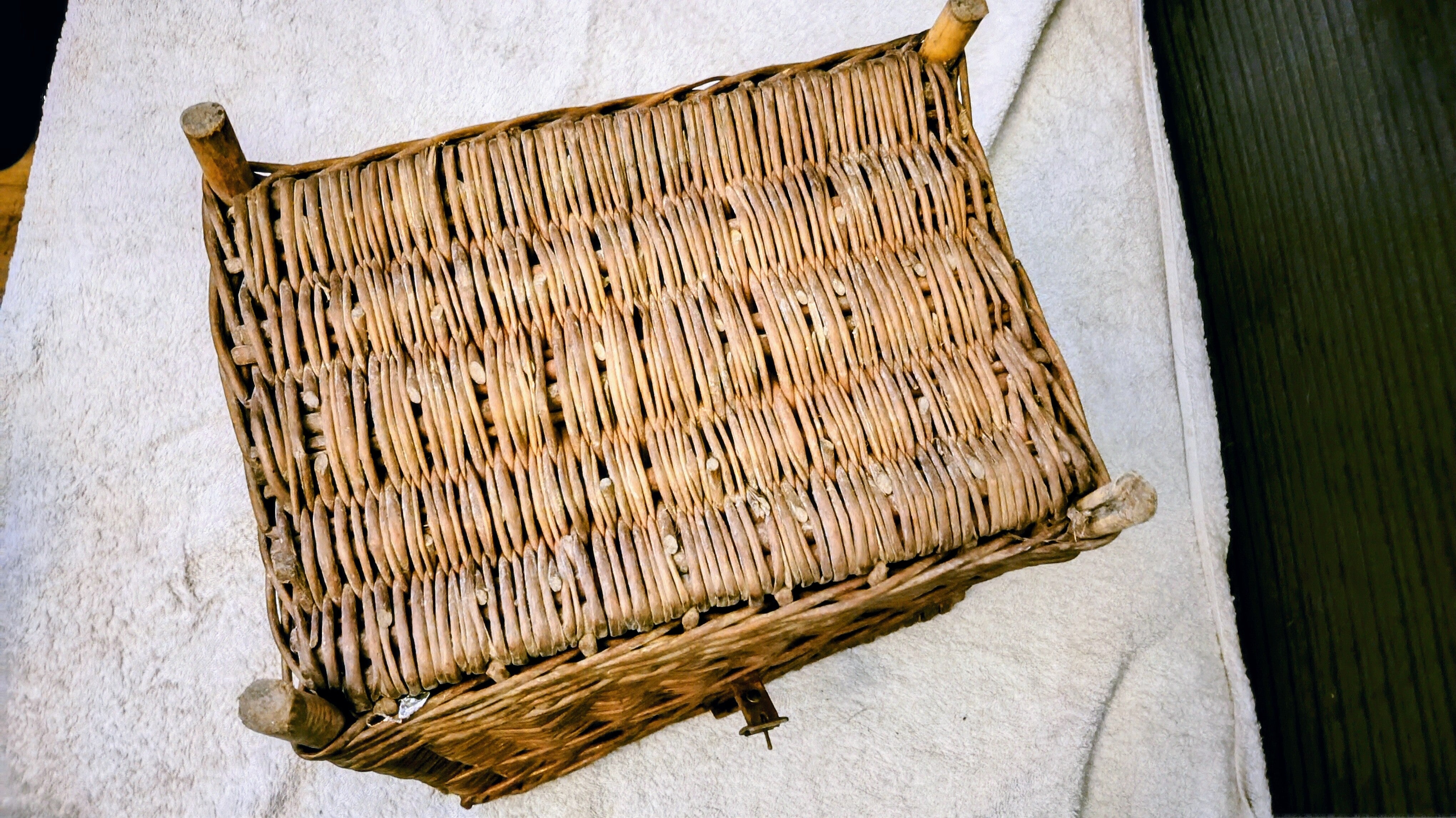 Vintage Wicker Fishing Creel Basket 35cm Traditional Angling Tackle Trout