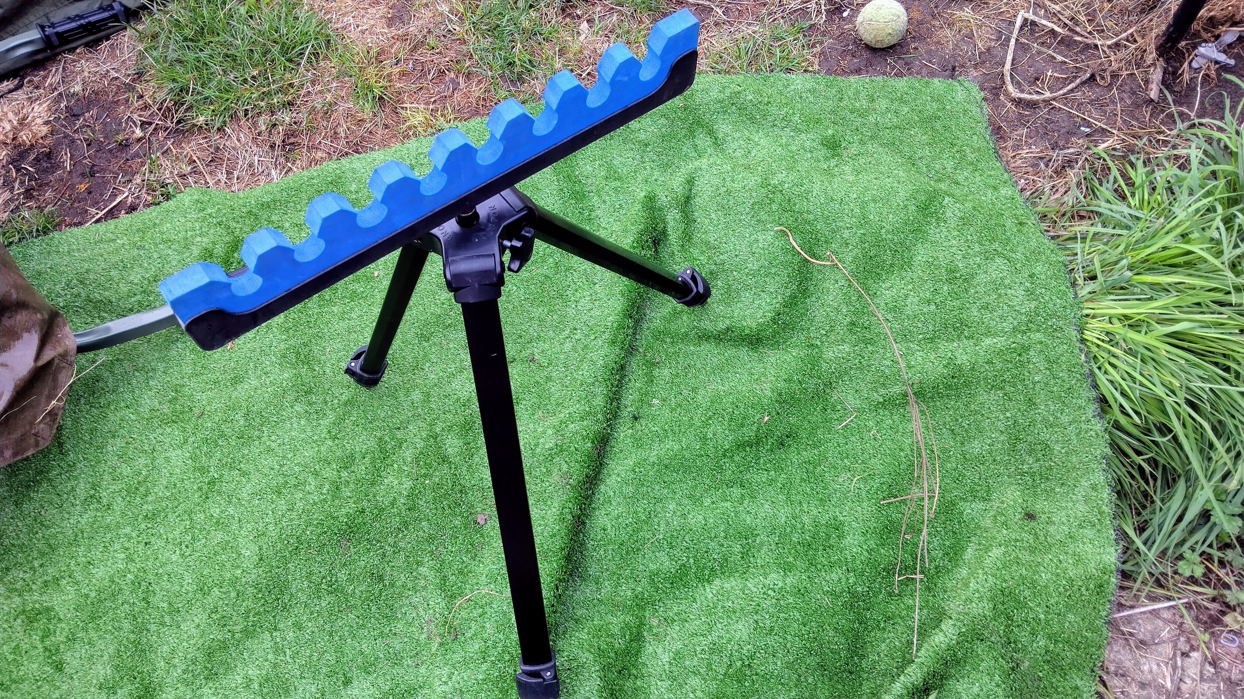 Preston Innovations OffBox Pro Tripod Roost Kit - 8 Section Top Kit Rest Used