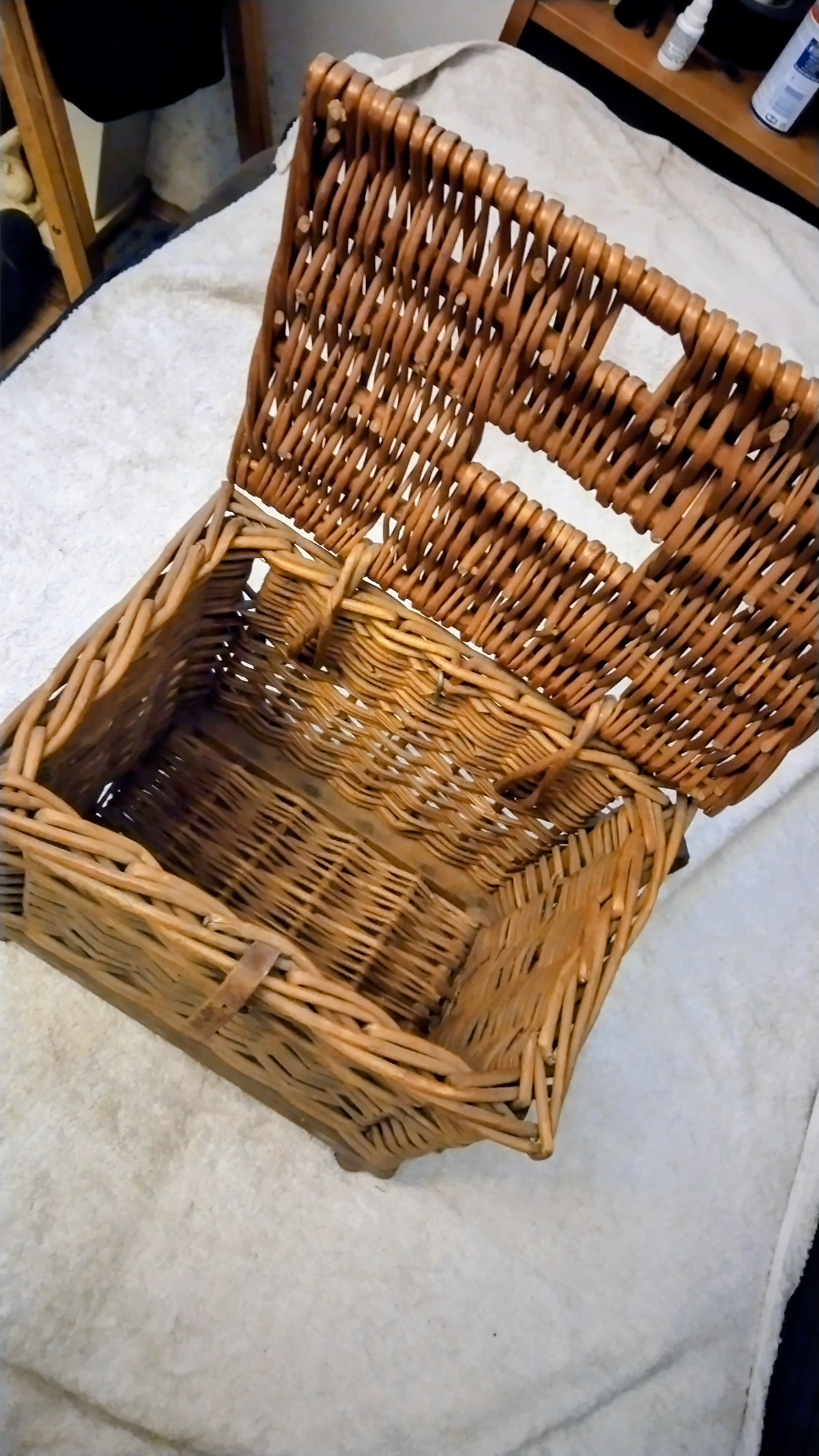 Vintage Wicker Fishing Creel Basket 30cm x 22cm x 22cm Traditional Angling Tackle