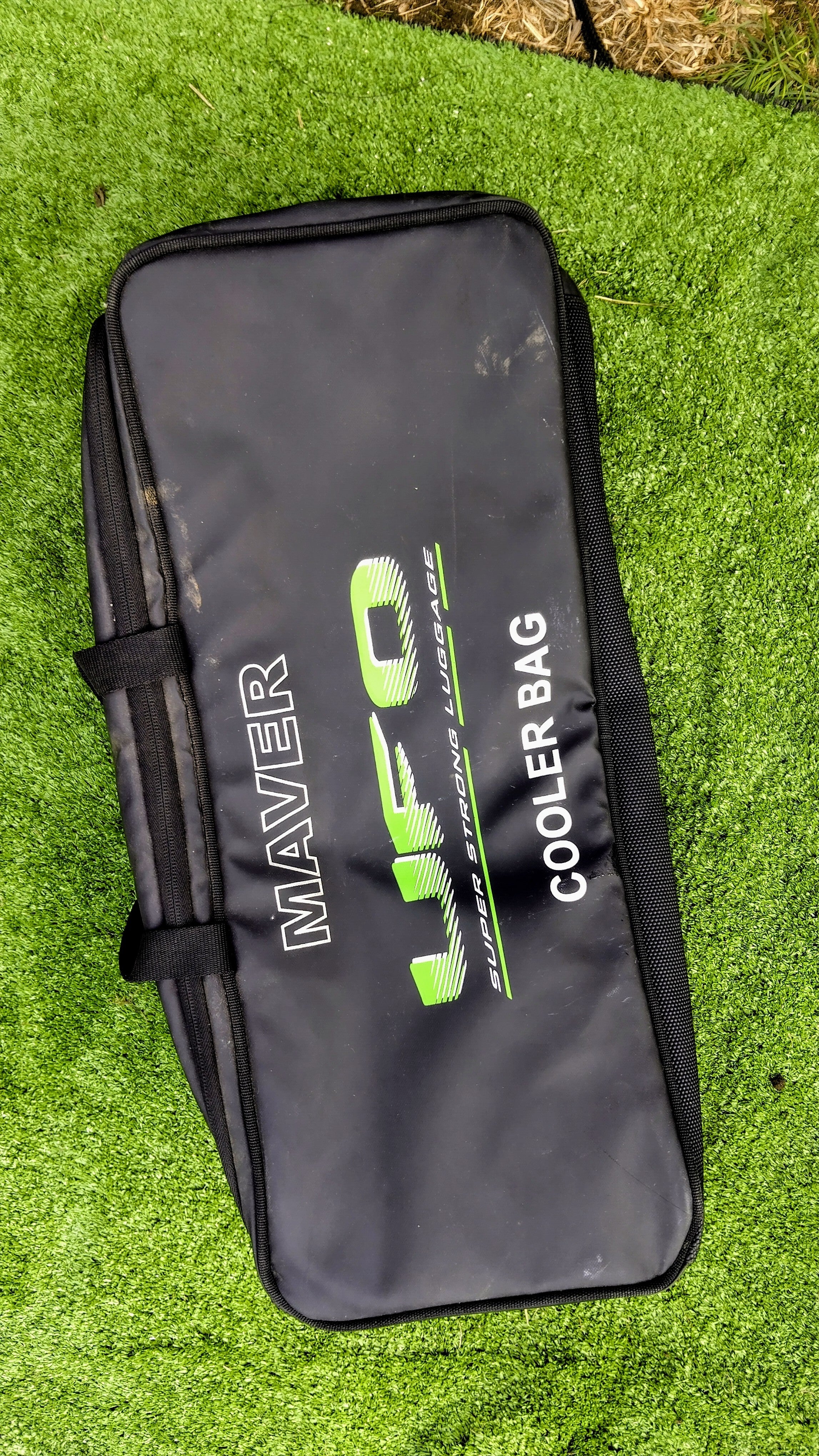 Maver UFO Fishing Cooler Bag Insulated Bait Luggage Waterproof Base Used Excellent