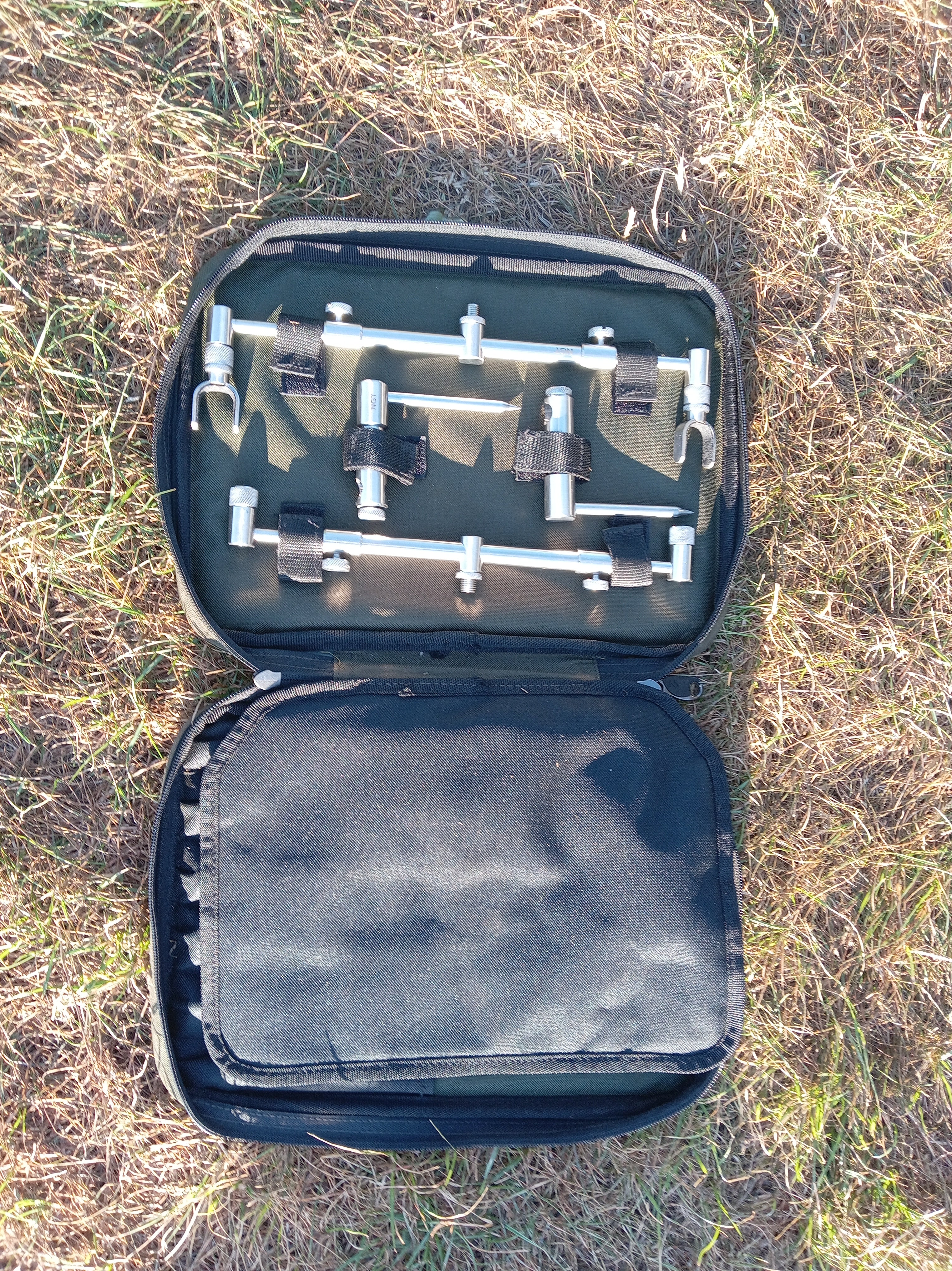 Complete Stainless Steel 2-Rod Carp Fishing Bankware Kit – Includes Buzz Bars, Bank Sticks, Stabilisers & Snag Ears