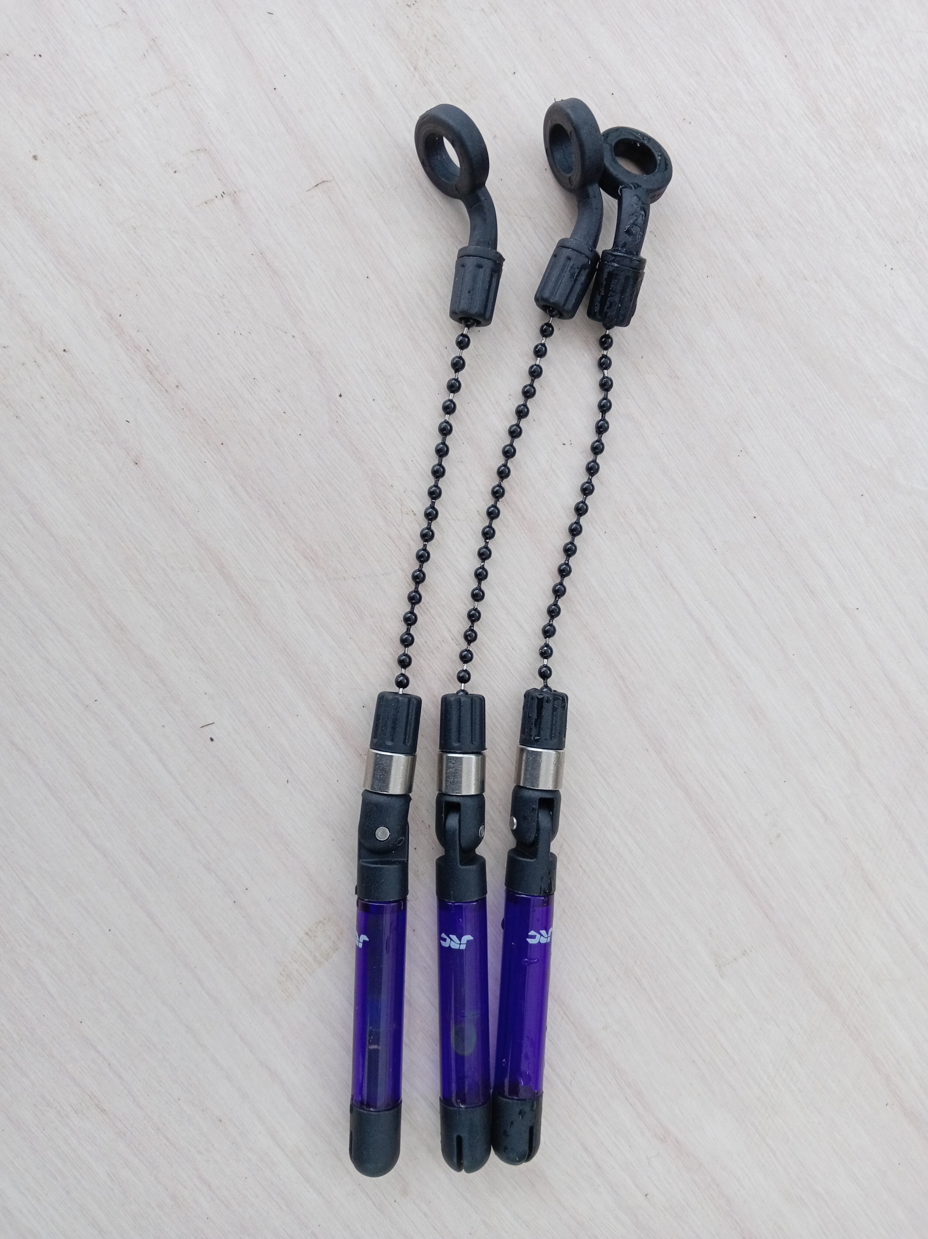 JRC Purple Carp Fishing Hanger Set x3 - Adjustable Bite Indicators & Ball Clips