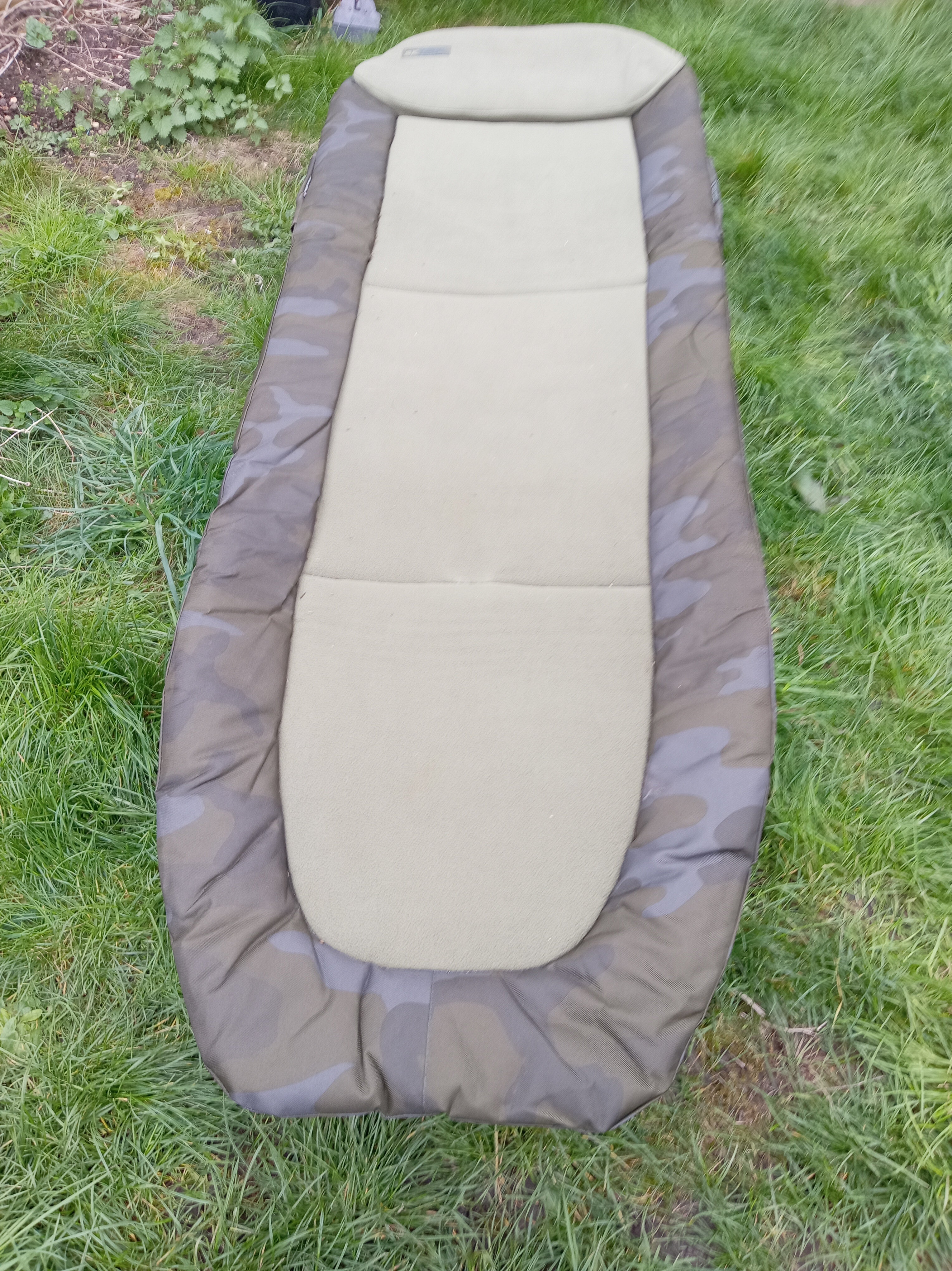 Sonik SK-TEK 6-Leg Carp Fishing Bedchair –  Excellent Used Condition