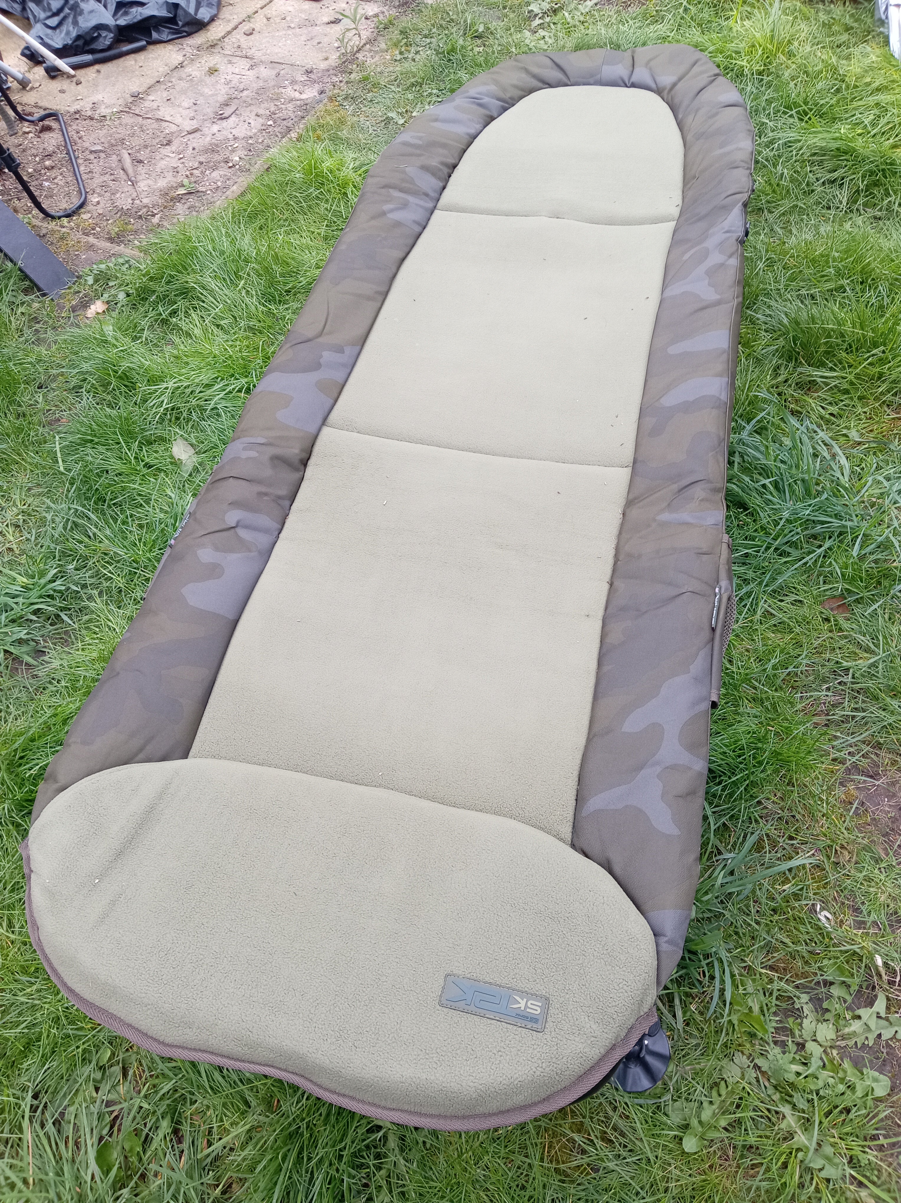 Sonik SK-TEK 6-Leg Carp Fishing Bedchair –  Excellent Used Condition