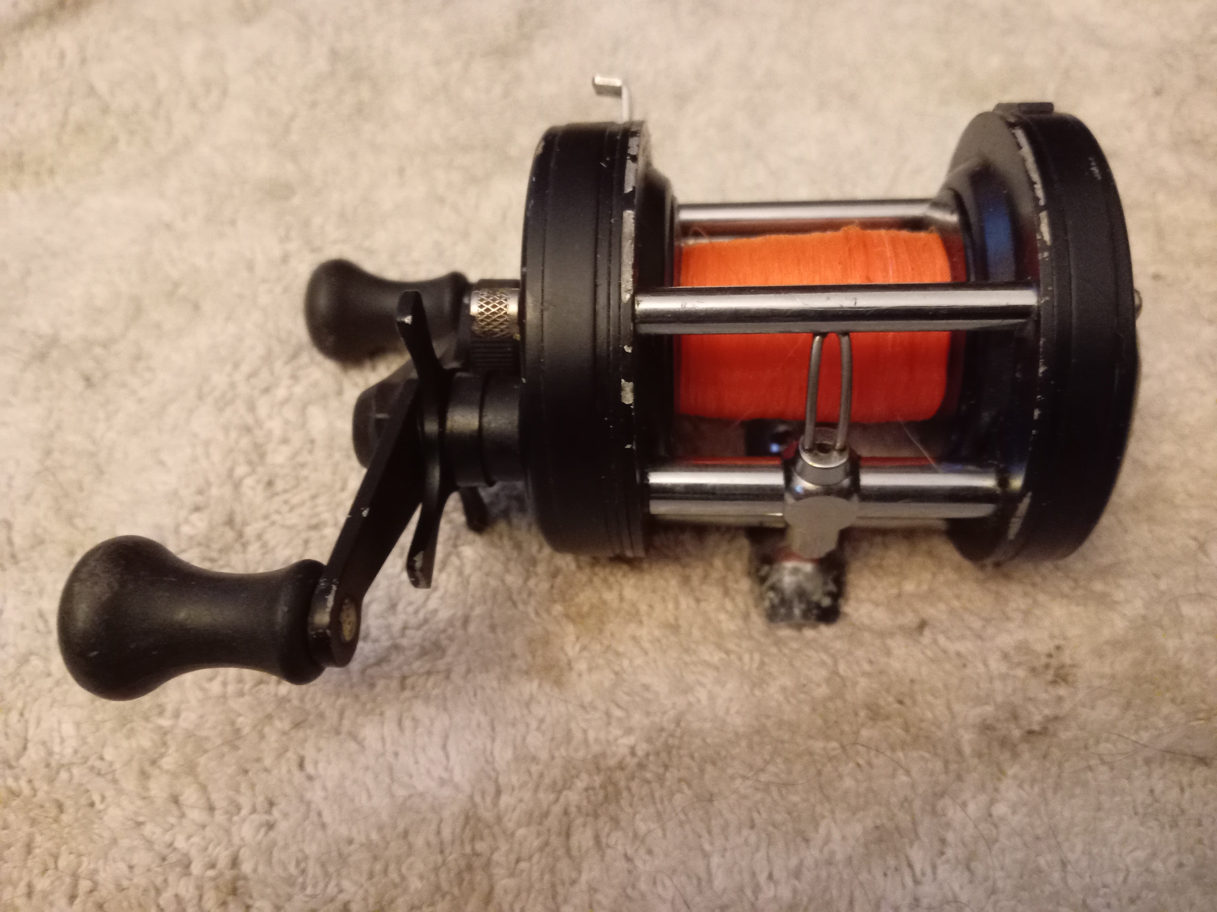 Abu Garcia Ambassadeur S.I.X Multiplier Reel - Classic Baitcaster Reel