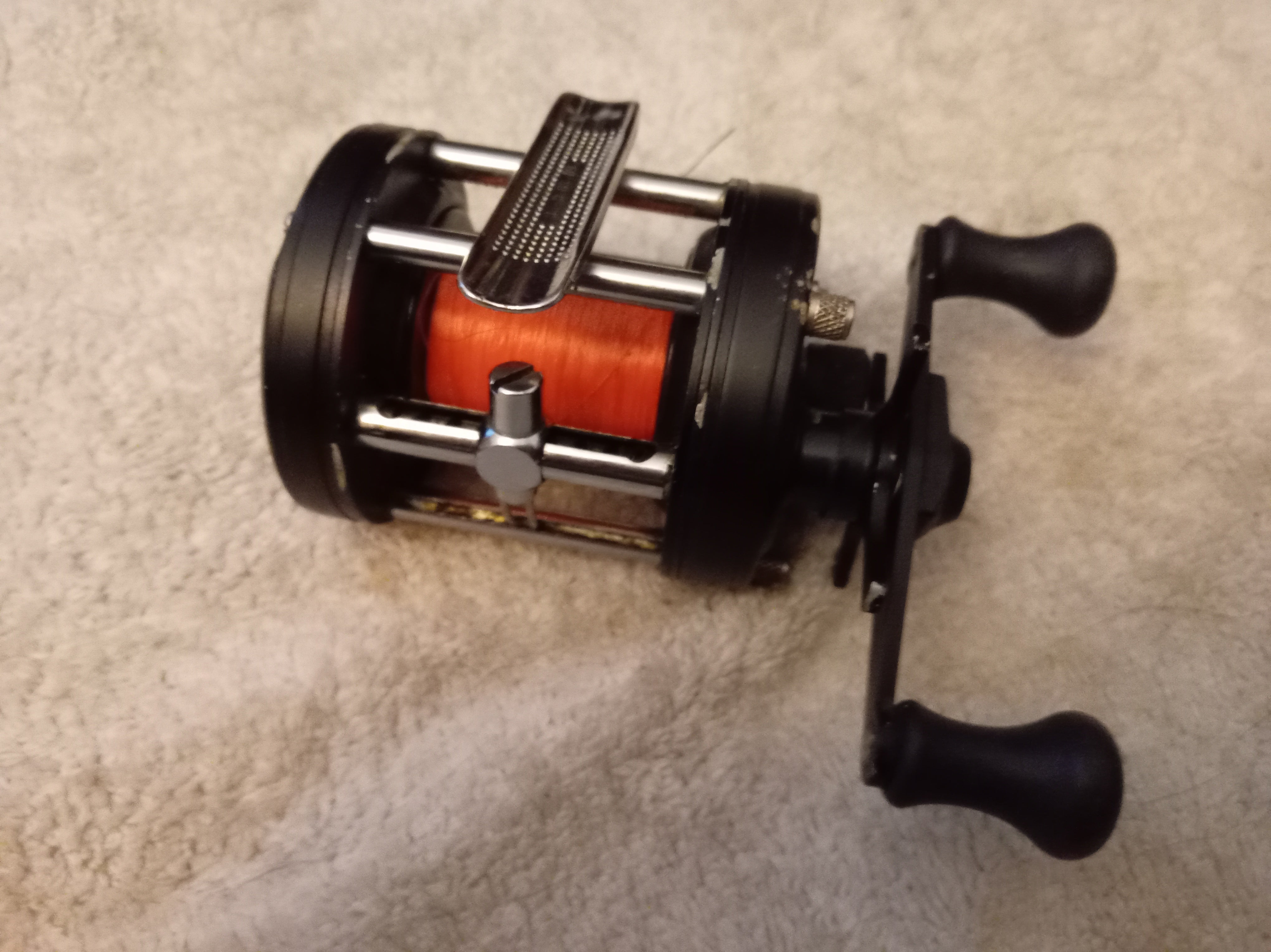 Abu Garcia Ambassadeur S.I.X Multiplier Reel - Classic Baitcaster Reel