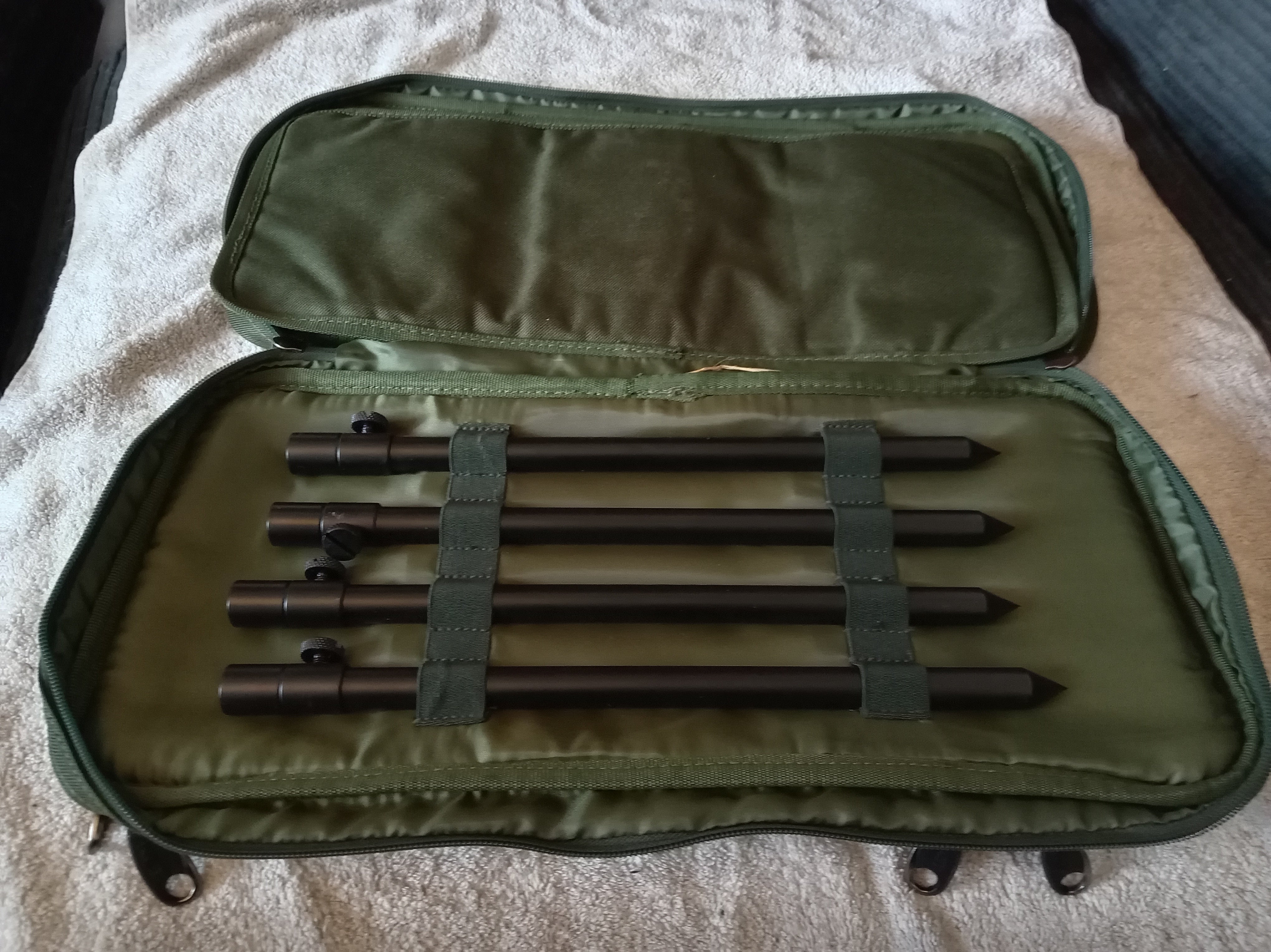 3-Rod Goalpost Set - Extending Wychwood Buzz Bars, 4x 30cm Banksticks & Padded Bag