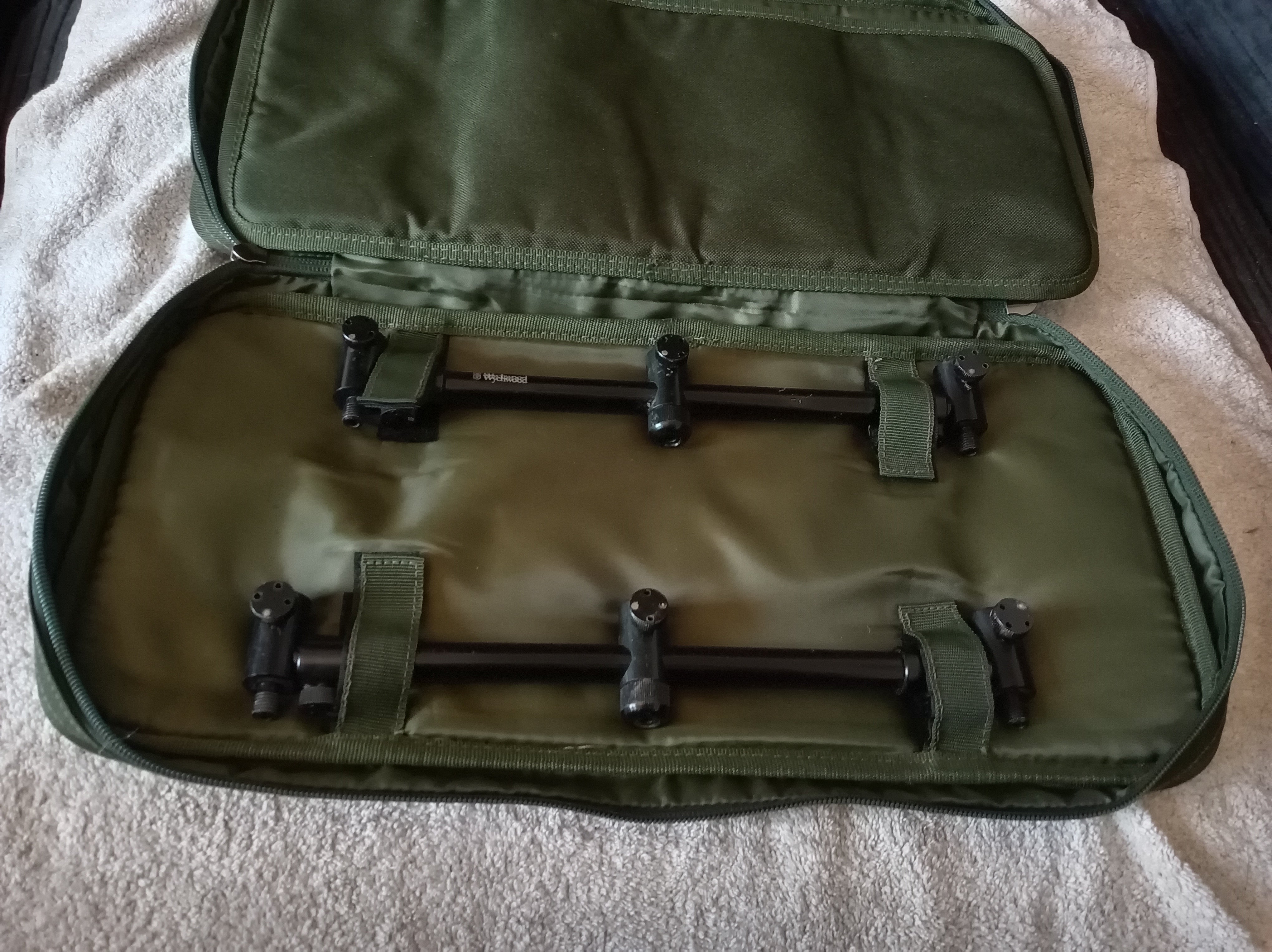 3-Rod Goalpost Set - Extending Wychwood Buzz Bars, 4x 30cm Banksticks & Padded Bag