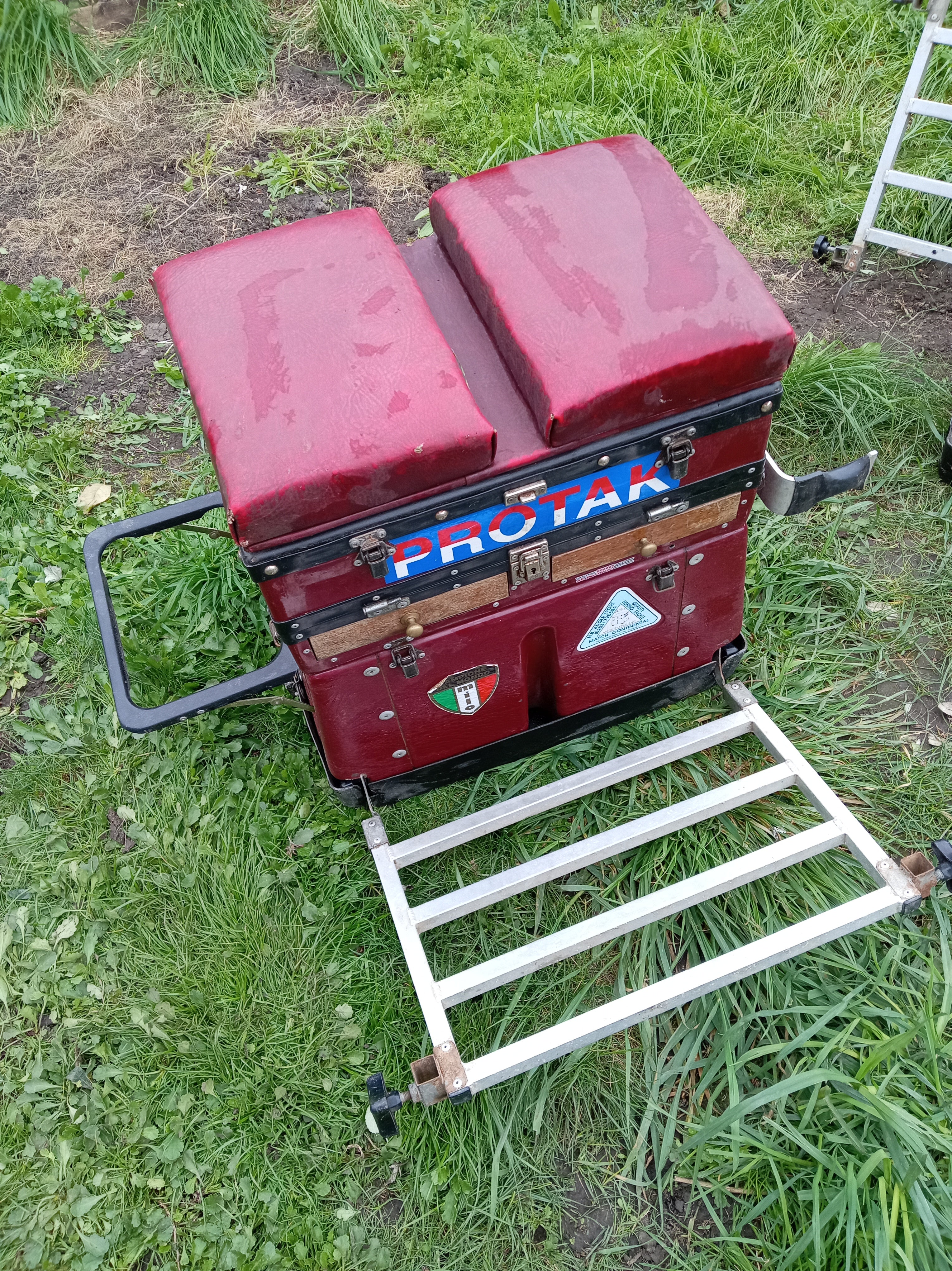 AS1 Fishing Seat Box with Footplate - Vintage Match Tackle