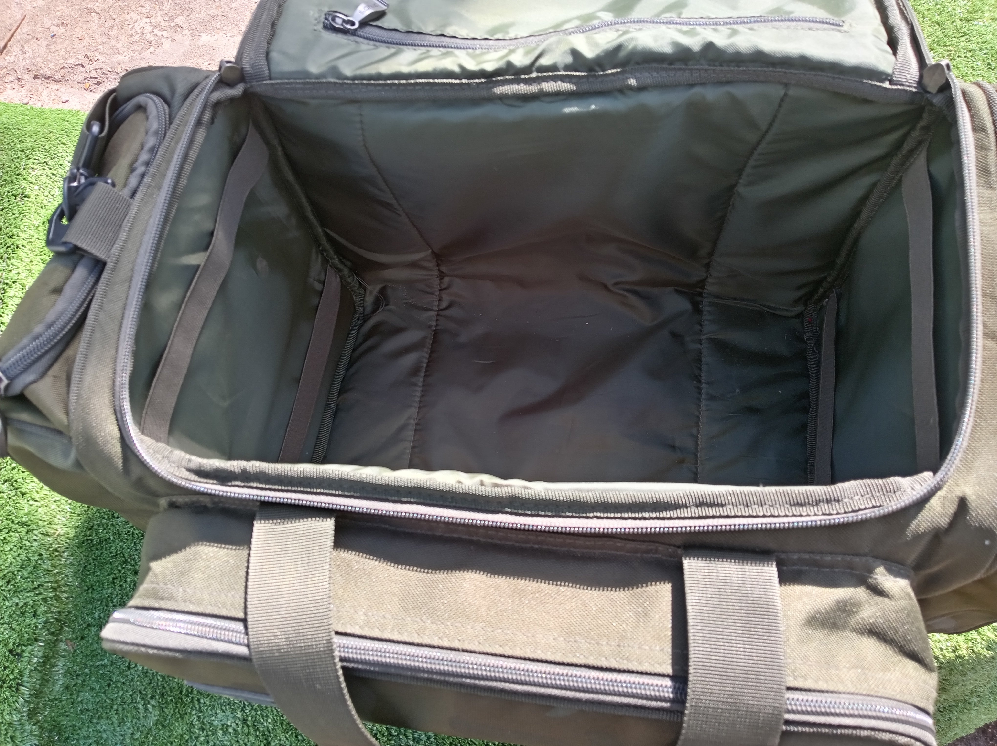 Sonik SK-TEK Medium Carp Fishing Carryall - Used - Padded Luggage & Waterproof Base