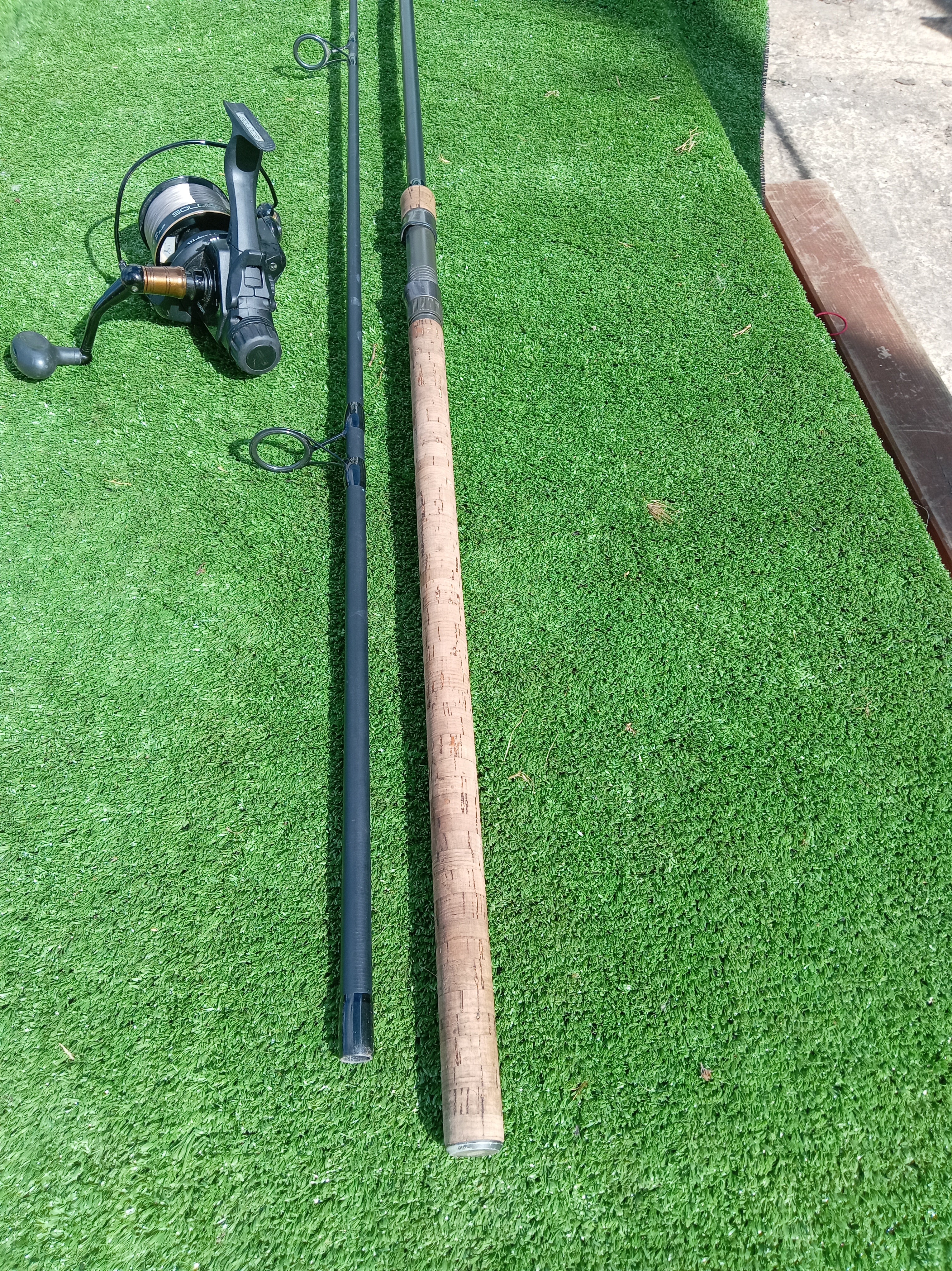 Wychwood Classic 12ft 3lb Carp Rod Cork Handle & Solace 65S FS Runner Reel Set